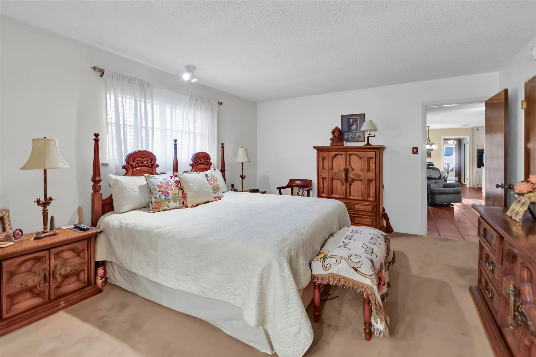 Single Family Residence For Sale in Tarrant County , 515 Hillside Road, Colleyville, Texas 76034, 4 Bedroom, 3 Bathroom, 2 Garage spaces, 2,456 Sqft, built in 1970, mls#21395476, Real Estate Agent in Colleyville, Homes For Sale in Tarrant county, Homes For Sale in Colleyville, Realtor in Colleyville Texas, Real Estate Brokerage Independent Realty Texas, Luminita Cordes Realtor