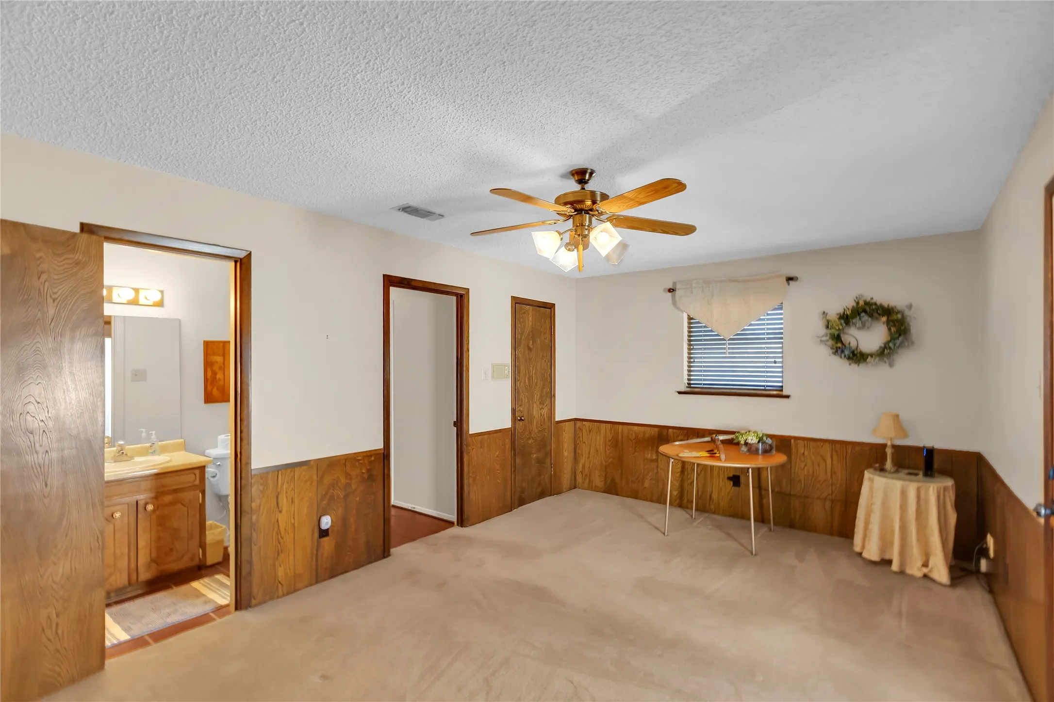Single Family Residence For Sale in Tarrant County , 515 Hillside Road, Colleyville, Texas 76034, 4 Bedroom, 3 Bathroom, 2 Garage spaces, 2,456 Sqft, built in 1970, mls#21395476, Real Estate Agent in Colleyville, Homes For Sale in Tarrant county, Homes For Sale in Colleyville, Realtor in Colleyville Texas, Real Estate Brokerage Independent Realty Texas, Luminita Cordes Realtor