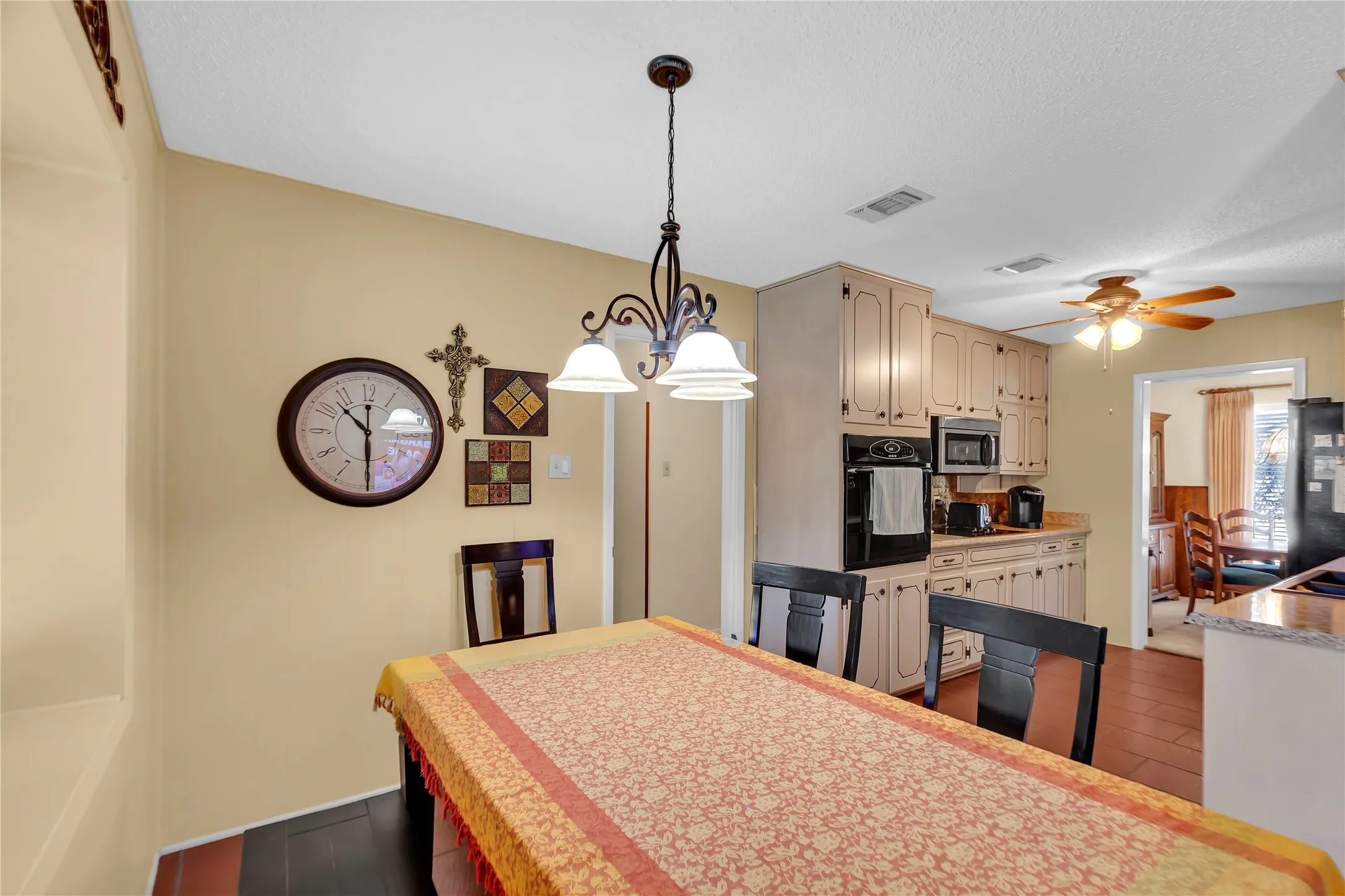 Single Family Residence For Sale in Tarrant County , 515 Hillside Road, Colleyville, Texas 76034, 4 Bedroom, 3 Bathroom, 2 Garage spaces, 2,456 Sqft, built in 1970, mls#21395476, Real Estate Agent in Colleyville, Homes For Sale in Tarrant county, Homes For Sale in Colleyville, Realtor in Colleyville Texas, Real Estate Brokerage Independent Realty Texas, Luminita Cordes Realtor