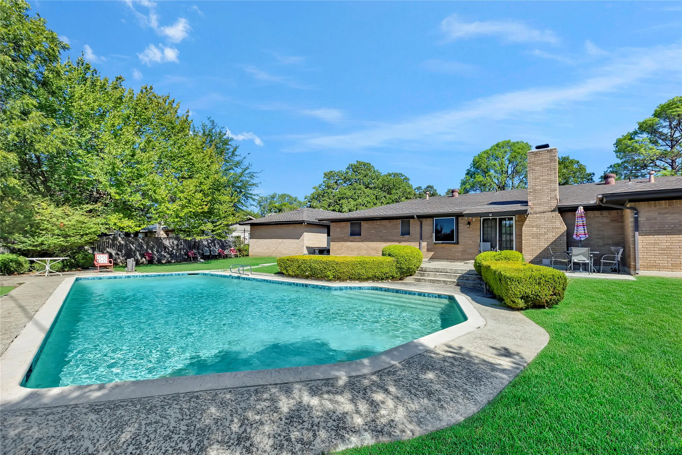 Single Family Residence For Sale in Tarrant County , 515 Hillside Road, Colleyville, Texas 76034, 4 Bedroom, 3 Bathroom, 2 Garage spaces, 2,456 Sqft, built in 1970, mls#21395476, Real Estate Agent in Colleyville, Homes For Sale in Tarrant county, Homes For Sale in Colleyville, Realtor in Colleyville Texas, Real Estate Brokerage Independent Realty Texas, Luminita Cordes Realtor