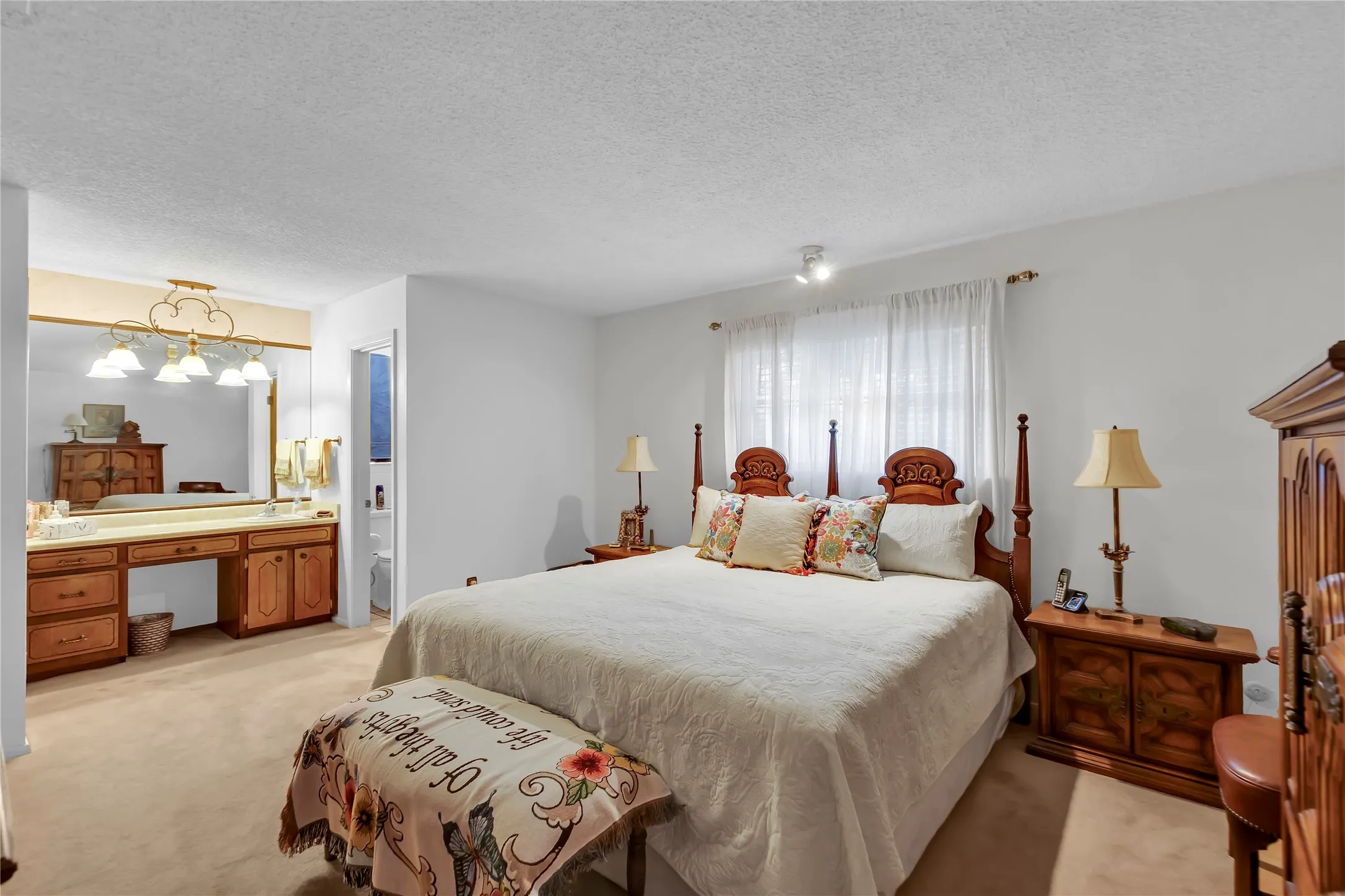 Single Family Residence For Sale in Tarrant County , 515 Hillside Road, Colleyville, Texas 76034, 4 Bedroom, 3 Bathroom, 2 Garage spaces, 2,456 Sqft, built in 1970, mls#21395476, Real Estate Agent in Colleyville, Homes For Sale in Tarrant county, Homes For Sale in Colleyville, Realtor in Colleyville Texas, Real Estate Brokerage Independent Realty Texas, Luminita Cordes Realtor
