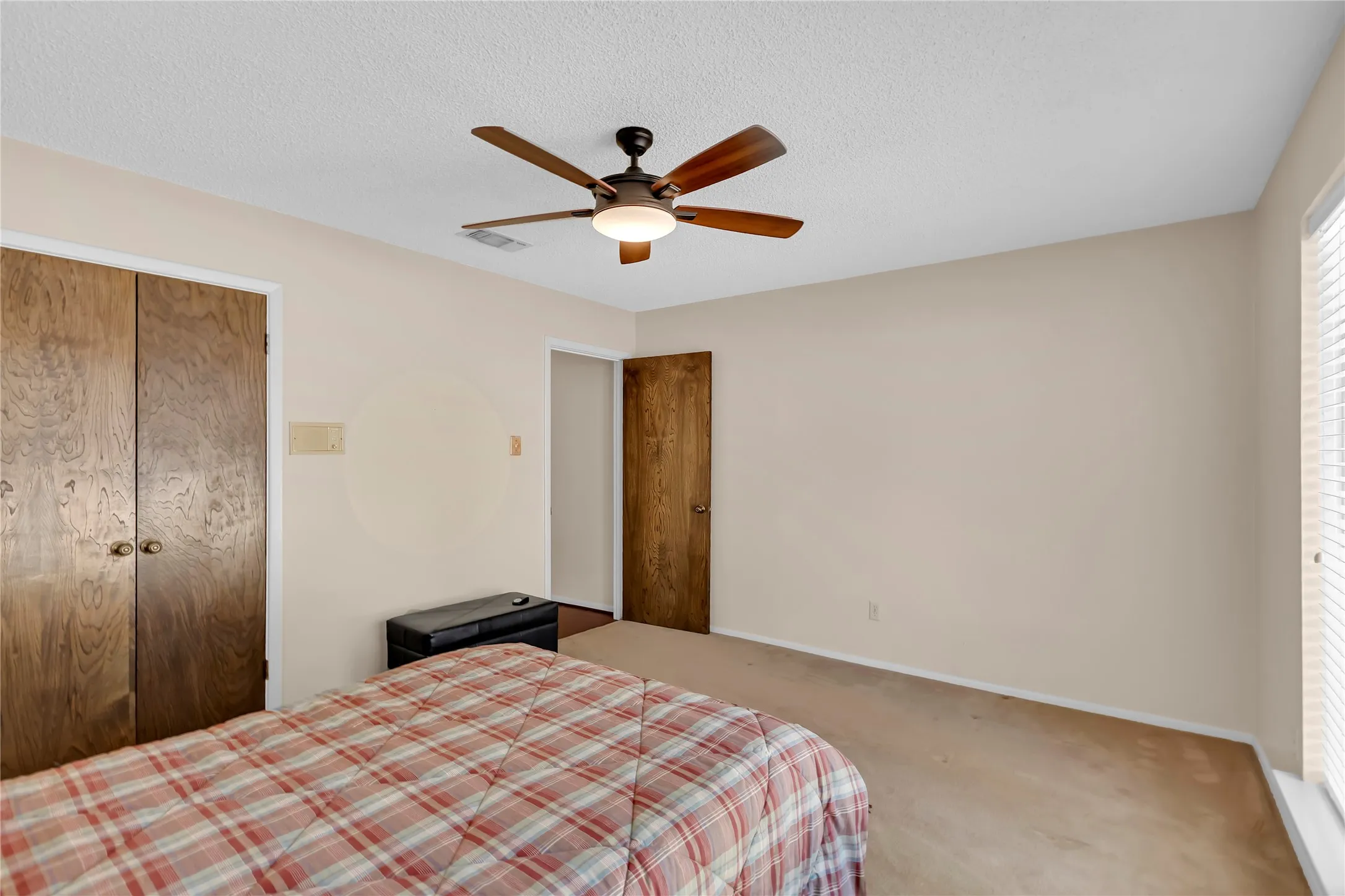 Single Family Residence For Sale in Tarrant County , 515 Hillside Road, Colleyville, Texas 76034, 4 Bedroom, 3 Bathroom, 2 Garage spaces, 2,456 Sqft, built in 1970, mls#21395476, Real Estate Agent in Colleyville, Homes For Sale in Tarrant county, Homes For Sale in Colleyville, Realtor in Colleyville Texas, Real Estate Brokerage Independent Realty Texas, Luminita Cordes Realtor