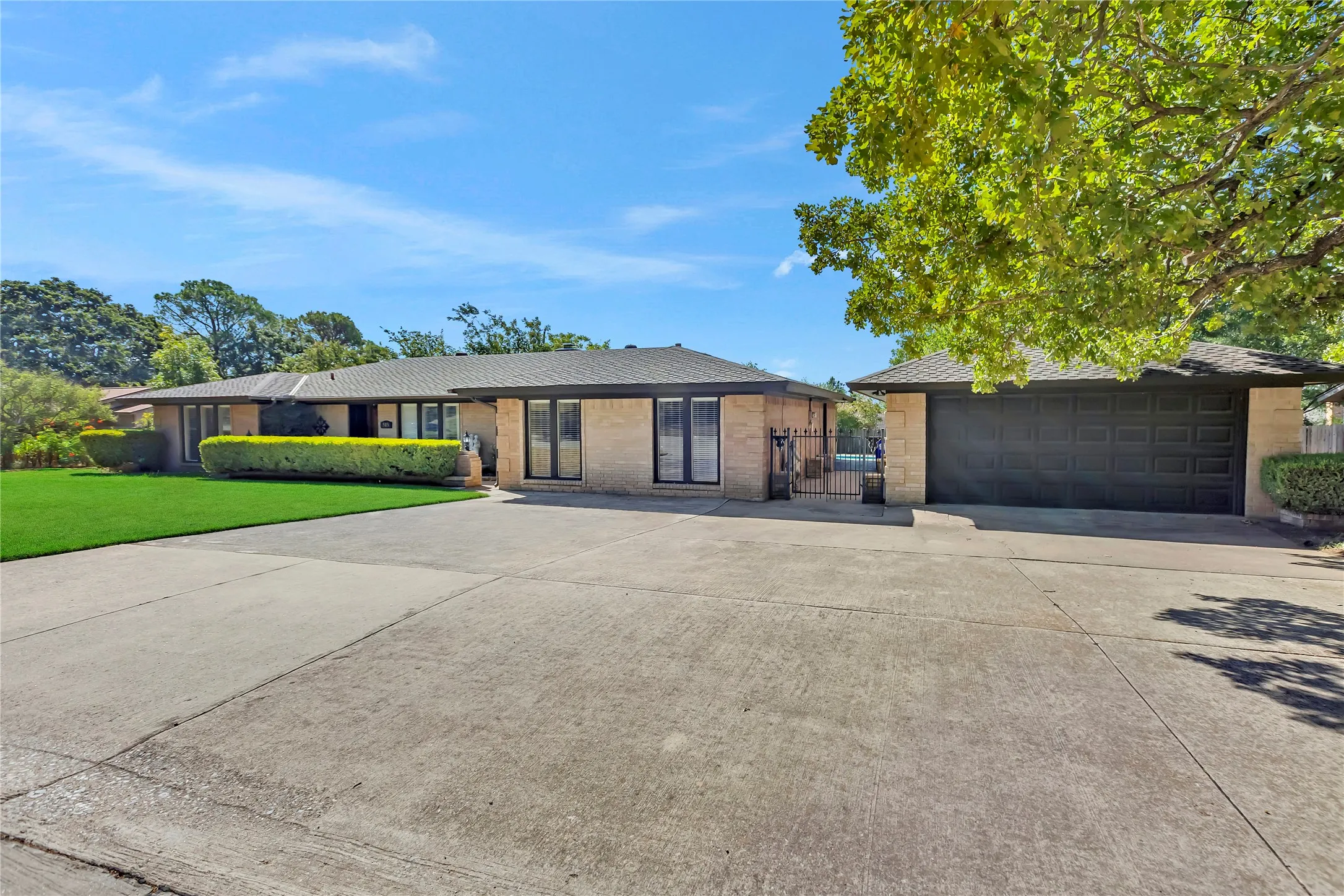 Single Family Residence For Sale in Tarrant County , 515 Hillside Road, Colleyville, Texas 76034, 4 Bedroom, 3 Bathroom, 2 Garage spaces, 2,456 Sqft, built in 1970, mls#21395476, Real Estate Agent in Colleyville, Homes For Sale in Tarrant county, Homes For Sale in Colleyville, Realtor in Colleyville Texas, Real Estate Brokerage Independent Realty Texas, Luminita Cordes Realtor