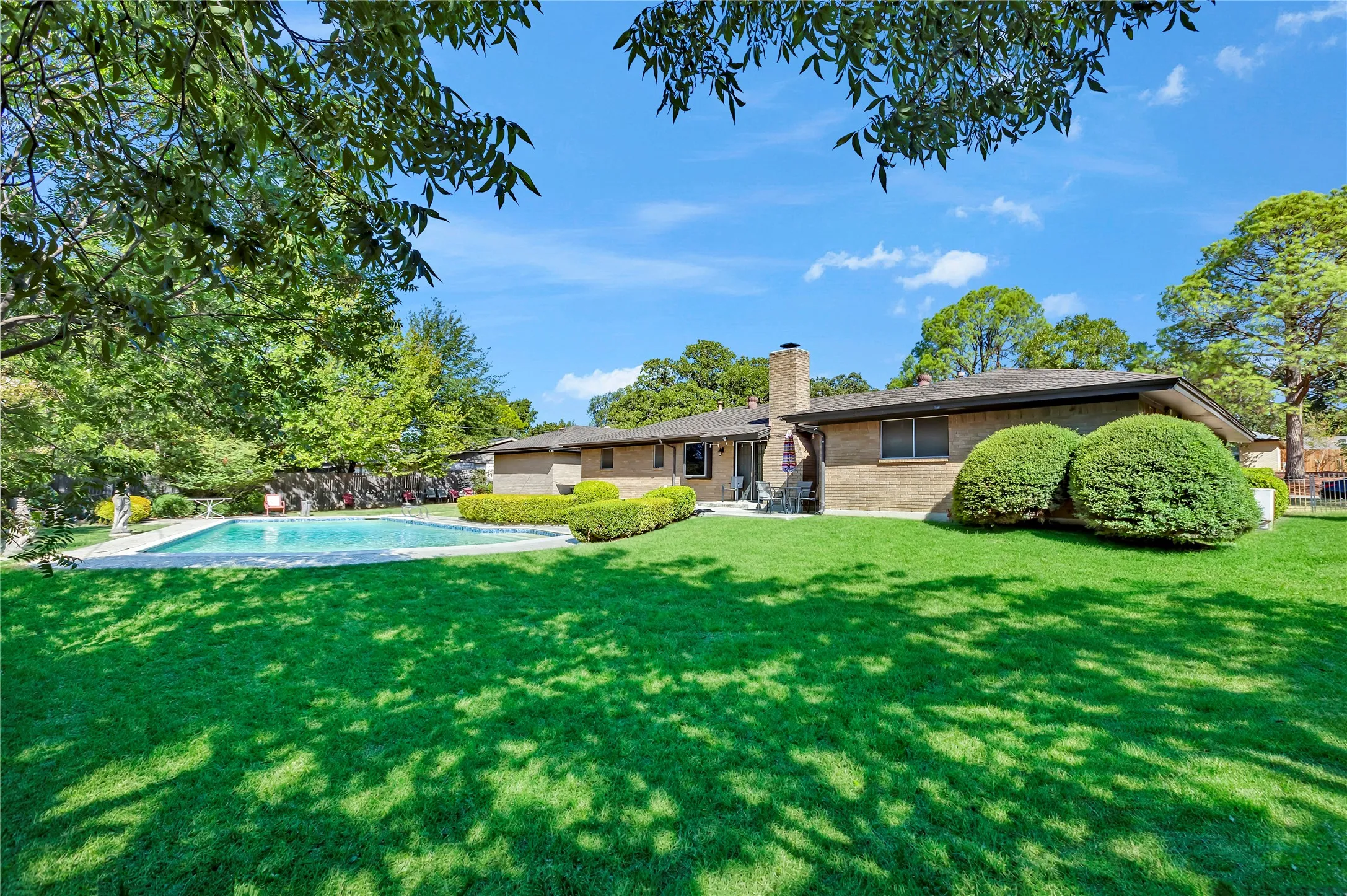 Single Family Residence For Sale in Tarrant County , 515 Hillside Road, Colleyville, Texas 76034, 4 Bedroom, 3 Bathroom, 2 Garage spaces, 2,456 Sqft, built in 1970, mls#21395476, Real Estate Agent in Colleyville, Homes For Sale in Tarrant county, Homes For Sale in Colleyville, Realtor in Colleyville Texas, Real Estate Brokerage Independent Realty Texas, Luminita Cordes Realtor
