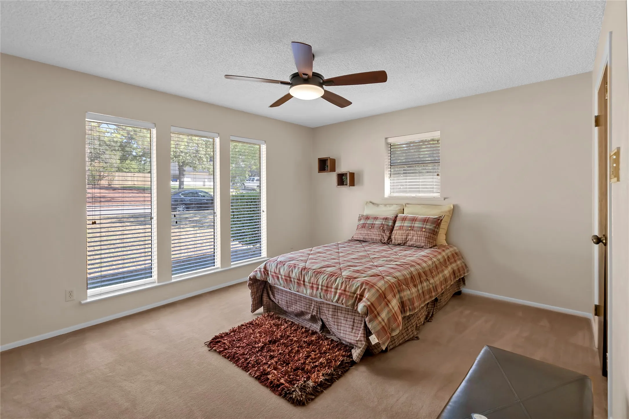 Single Family Residence For Sale in Tarrant County , 515 Hillside Road, Colleyville, Texas 76034, 4 Bedroom, 3 Bathroom, 2 Garage spaces, 2,456 Sqft, built in 1970, mls#21395476, Real Estate Agent in Colleyville, Homes For Sale in Tarrant county, Homes For Sale in Colleyville, Realtor in Colleyville Texas, Real Estate Brokerage Independent Realty Texas, Luminita Cordes Realtor