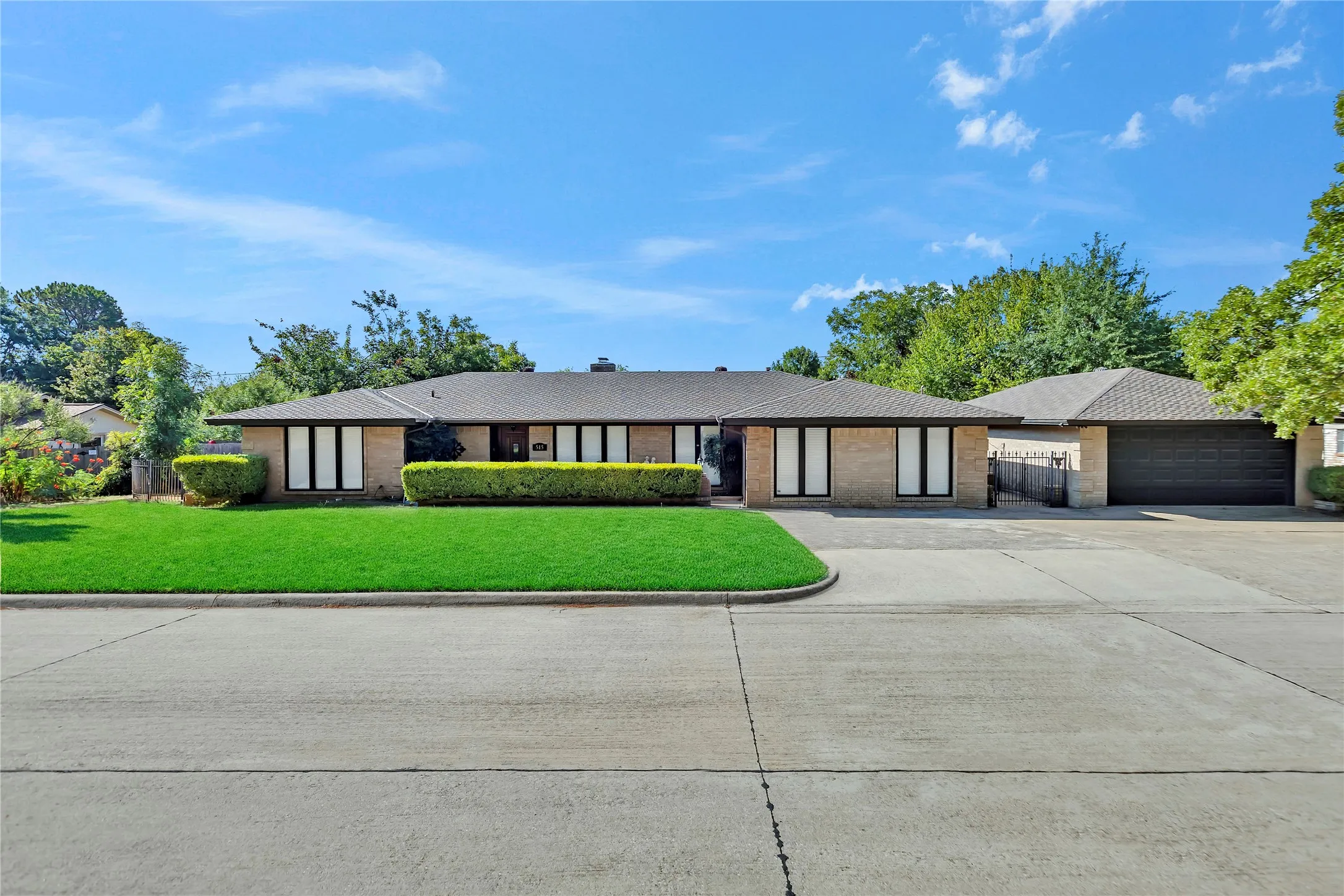 Single Family Residence For Sale in Tarrant County , 515 Hillside Road, Colleyville, Texas 76034, 4 Bedroom, 3 Bathroom, 2 Garage spaces, 2,456 Sqft, built in 1970, mls#21395476, Real Estate Agent in Colleyville, Homes For Sale in Tarrant county, Homes For Sale in Colleyville, Realtor in Colleyville Texas, Real Estate Brokerage Independent Realty Texas, Luminita Cordes Realtor