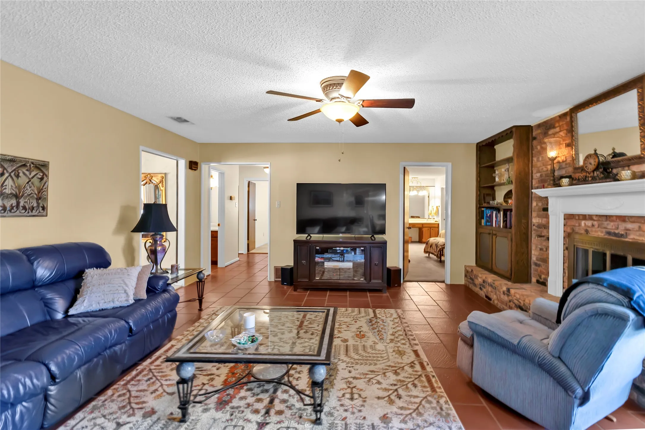 Single Family Residence For Sale in Tarrant County , 515 Hillside Road, Colleyville, Texas 76034, 4 Bedroom, 3 Bathroom, 2 Garage spaces, 2,456 Sqft, built in 1970, mls#21395476, Real Estate Agent in Colleyville, Homes For Sale in Tarrant county, Homes For Sale in Colleyville, Realtor in Colleyville Texas, Real Estate Brokerage Independent Realty Texas, Luminita Cordes Realtor