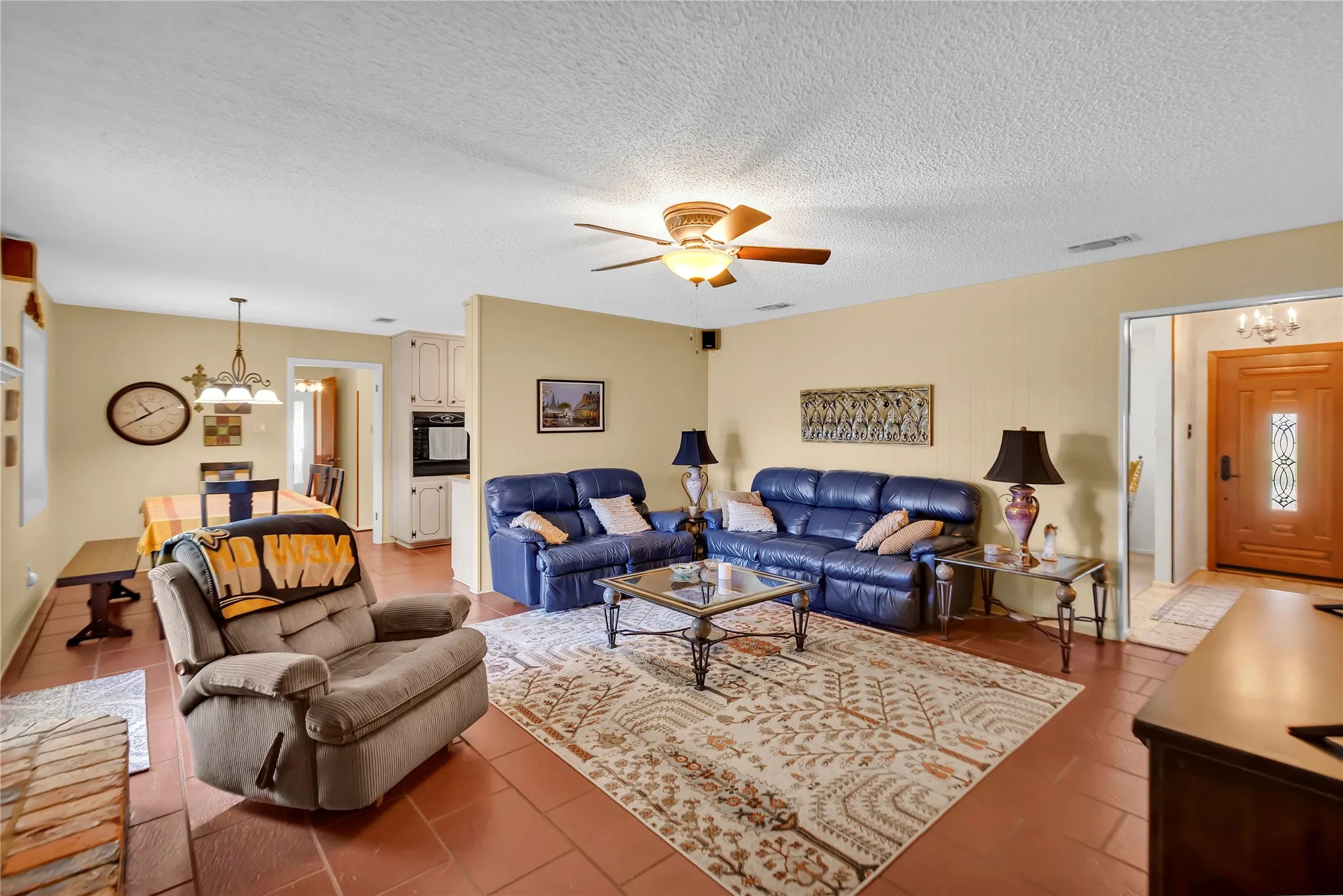 Single Family Residence For Sale in Tarrant County , 515 Hillside Road, Colleyville, Texas 76034, 4 Bedroom, 3 Bathroom, 2 Garage spaces, 2,456 Sqft, built in 1970, mls#21395476, Real Estate Agent in Colleyville, Homes For Sale in Tarrant county, Homes For Sale in Colleyville, Realtor in Colleyville Texas, Real Estate Brokerage Independent Realty Texas, Luminita Cordes Realtor
