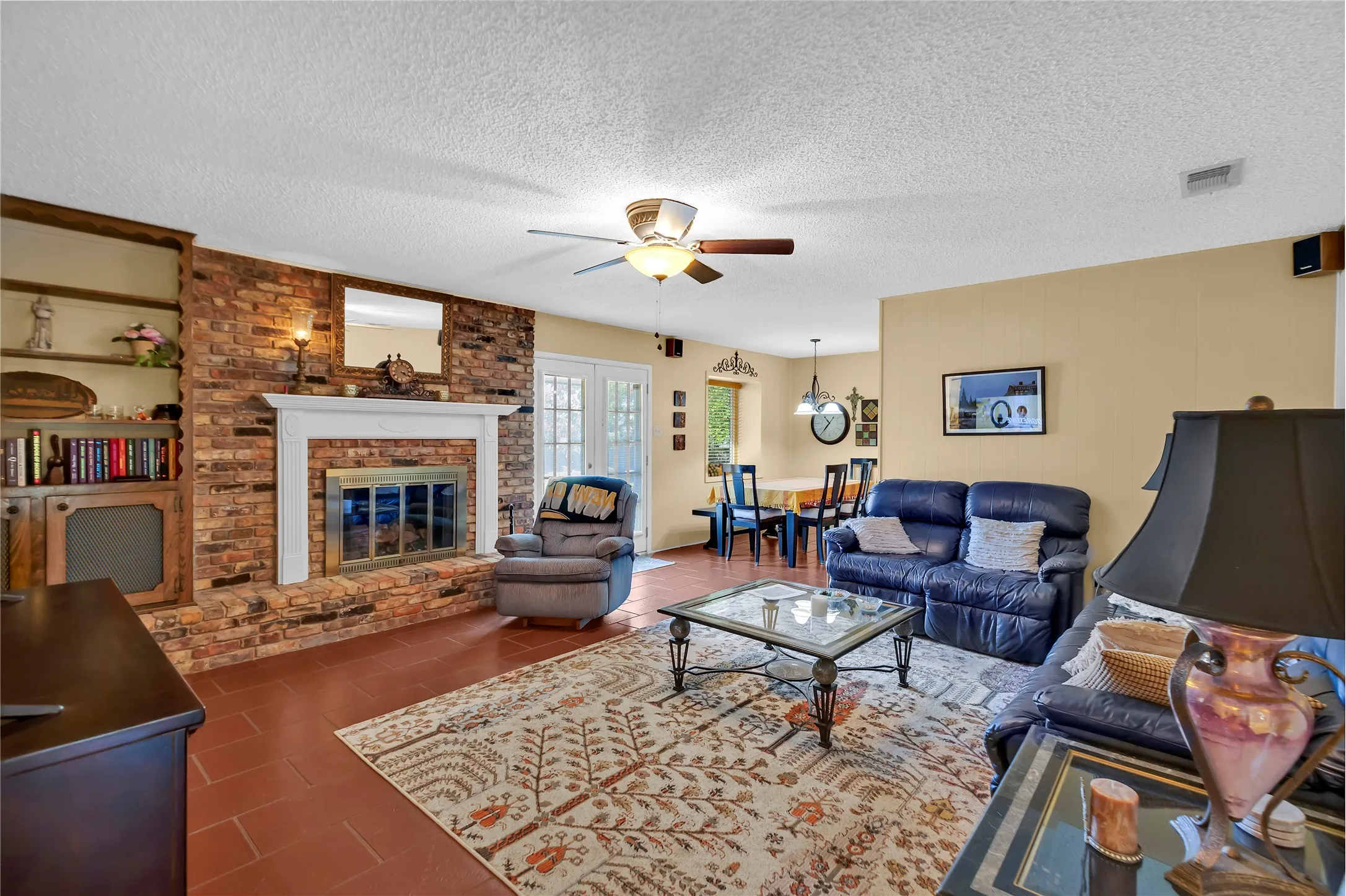 Single Family Residence For Sale in Tarrant County , 515 Hillside Road, Colleyville, Texas 76034, 4 Bedroom, 3 Bathroom, 2 Garage spaces, 2,456 Sqft, built in 1970, mls#21395476, Real Estate Agent in Colleyville, Homes For Sale in Tarrant county, Homes For Sale in Colleyville, Realtor in Colleyville Texas, Real Estate Brokerage Independent Realty Texas, Luminita Cordes Realtor
