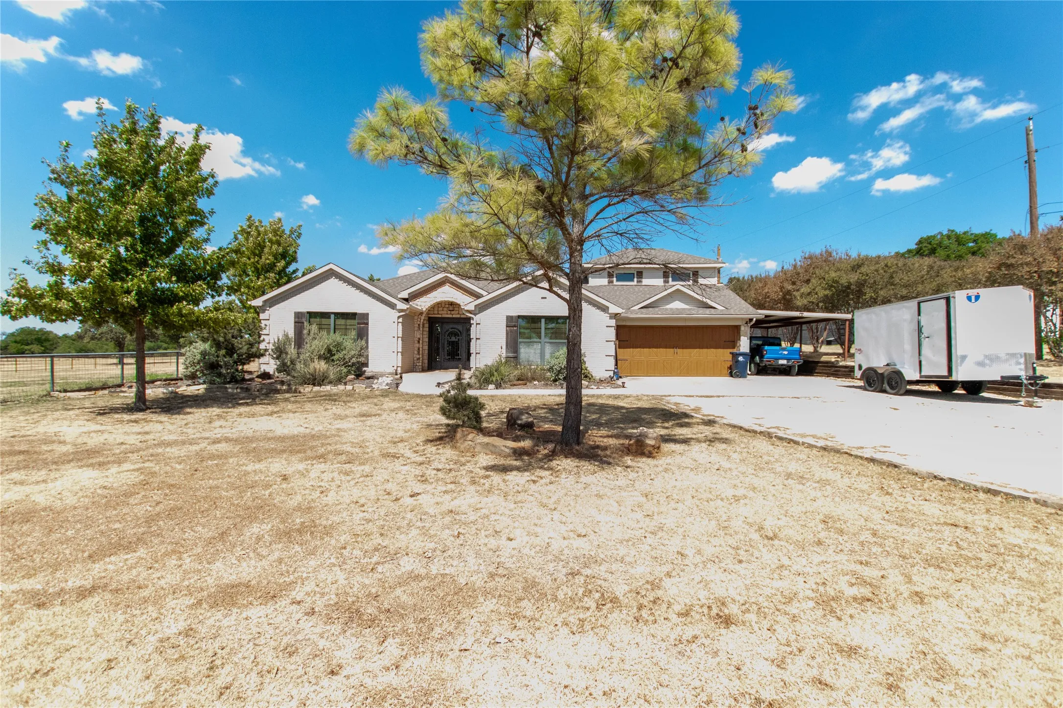 Single Family Residence For Rent in Denton County , 308 Sanders, Denton, Texas 76210, 4 Bedroom, 2 Bathroom, 2 Garage spaces, 2,671 Sqft, built in 1996, mls#21401500, Real Estate Agent in Denton, Homes For Rent in Denton county, Homes For Rent in Denton, Realtor in Denton Texas, Real Estate Brokerage Independent Realty Texas, Luminita Cordes Realtor