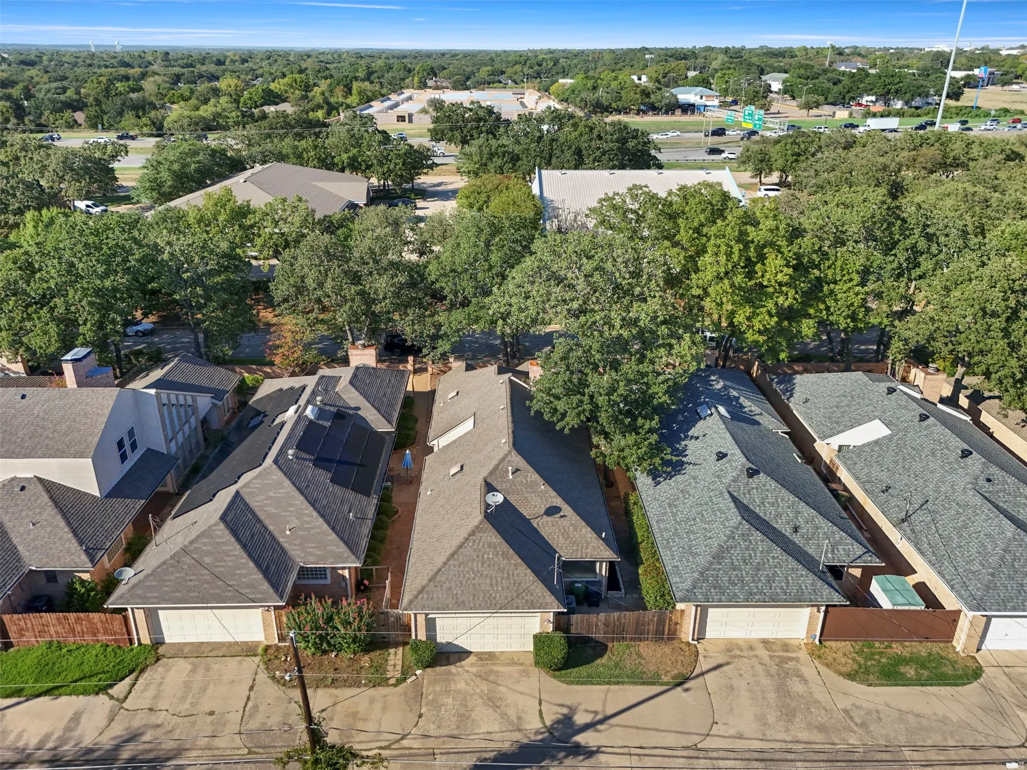 Single Family Residence For Sale in Tarrant County , 2108 Woodway Drive, Arlington, Texas 76017, 3 Bedroom, 2 Bathroom, 2 Garage spaces, 1,697 Sqft, built in 1981, mls#21401291, Real Estate Agent in Arlington, Homes For Sale in Tarrant county, Homes For Sale in Arlington, Realtor in Arlington Texas, Real Estate Brokerage Independent Realty Texas, Luminita Cordes Realtor