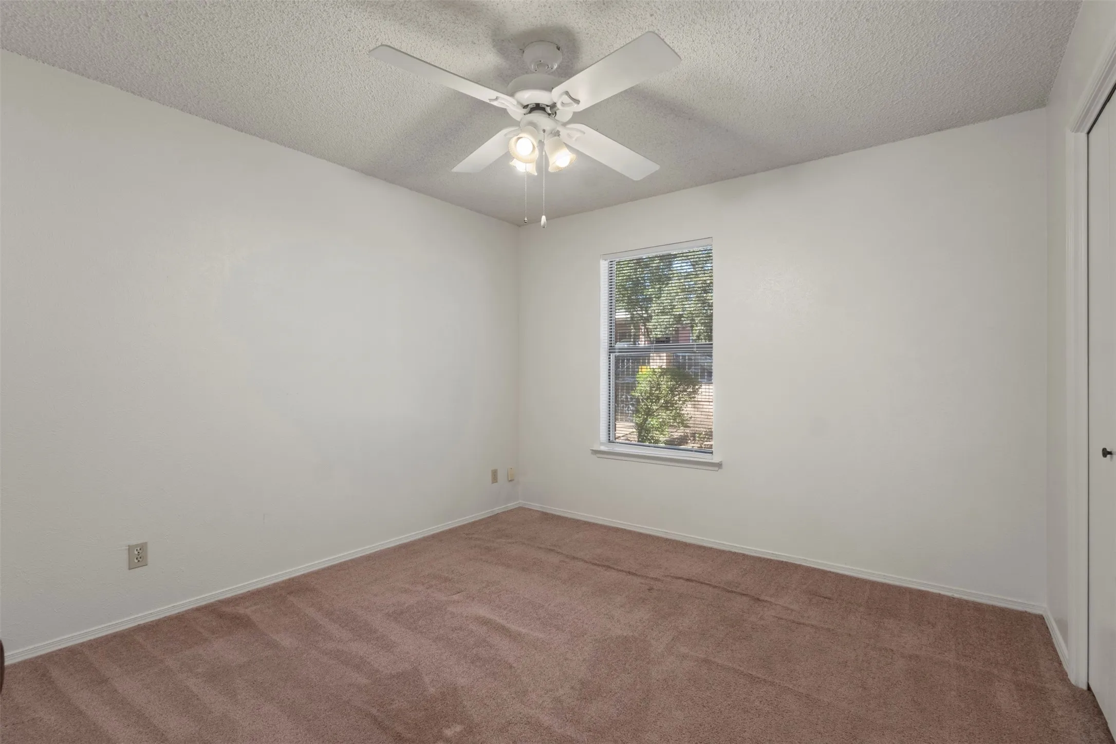 Single Family Residence For Sale in Tarrant County , 2108 Woodway Drive, Arlington, Texas 76017, 3 Bedroom, 2 Bathroom, 2 Garage spaces, 1,697 Sqft, built in 1981, mls#21401291, Real Estate Agent in Arlington, Homes For Sale in Tarrant county, Homes For Sale in Arlington, Realtor in Arlington Texas, Real Estate Brokerage Independent Realty Texas, Luminita Cordes Realtor