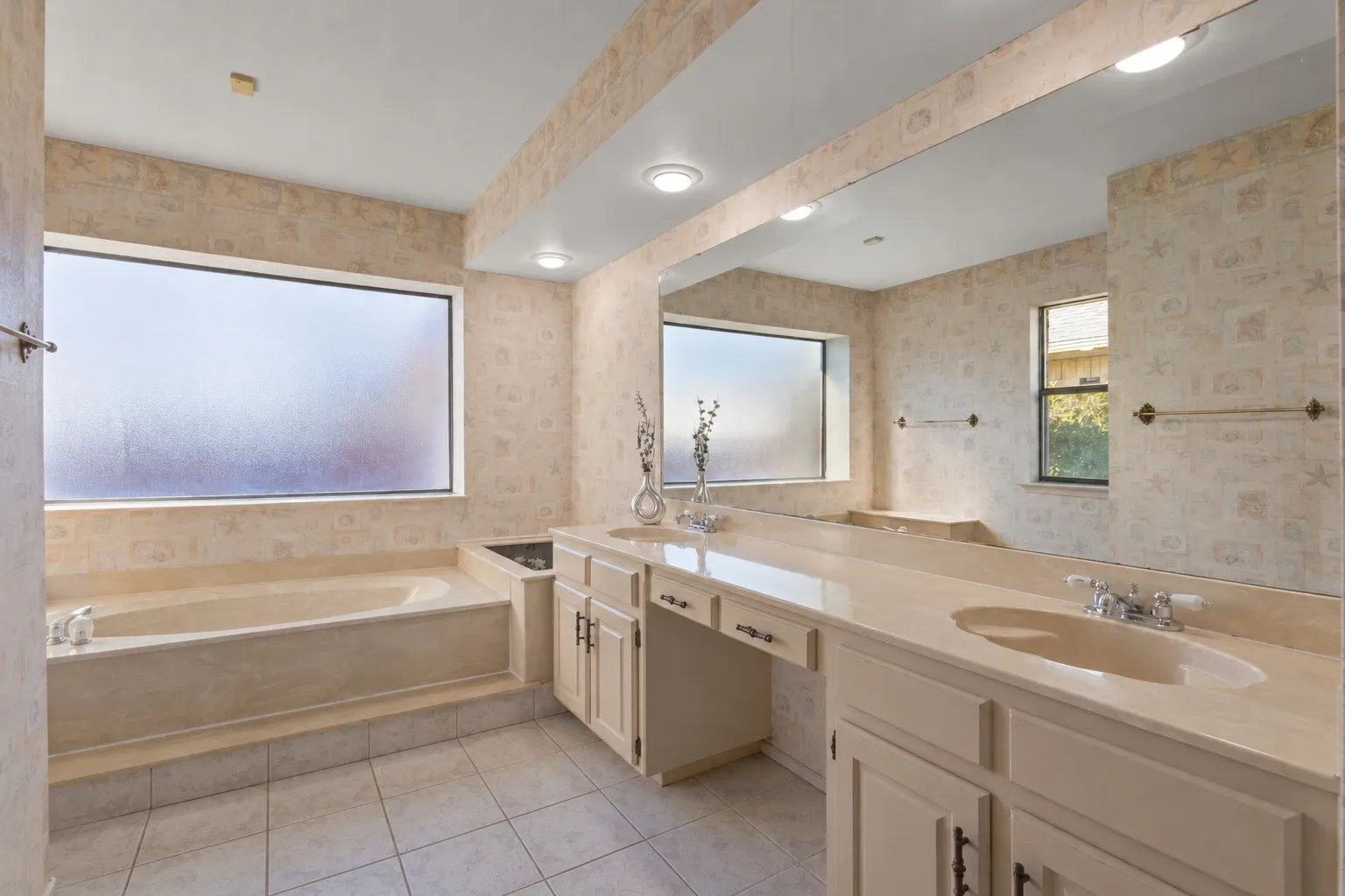 Single Family Residence For Sale in Tarrant County , 2108 Woodway Drive, Arlington, Texas 76017, 3 Bedroom, 2 Bathroom, 2 Garage spaces, 1,697 Sqft, built in 1981, mls#21401291, Real Estate Agent in Arlington, Homes For Sale in Tarrant county, Homes For Sale in Arlington, Realtor in Arlington Texas, Real Estate Brokerage Independent Realty Texas, Luminita Cordes Realtor