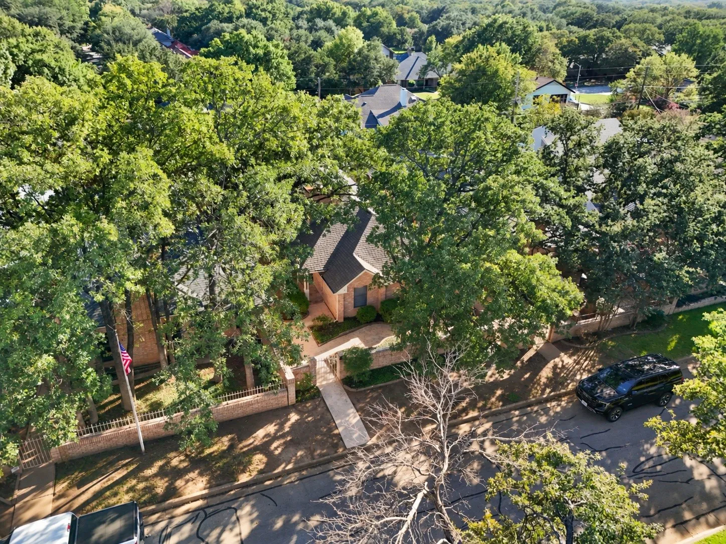 Single Family Residence For Sale in Tarrant County , 2108 Woodway Drive, Arlington, Texas 76017, 3 Bedroom, 2 Bathroom, 2 Garage spaces, 1,697 Sqft, built in 1981, mls#21401291, Real Estate Agent in Arlington, Homes For Sale in Tarrant county, Homes For Sale in Arlington, Realtor in Arlington Texas, Real Estate Brokerage Independent Realty Texas, Luminita Cordes Realtor
