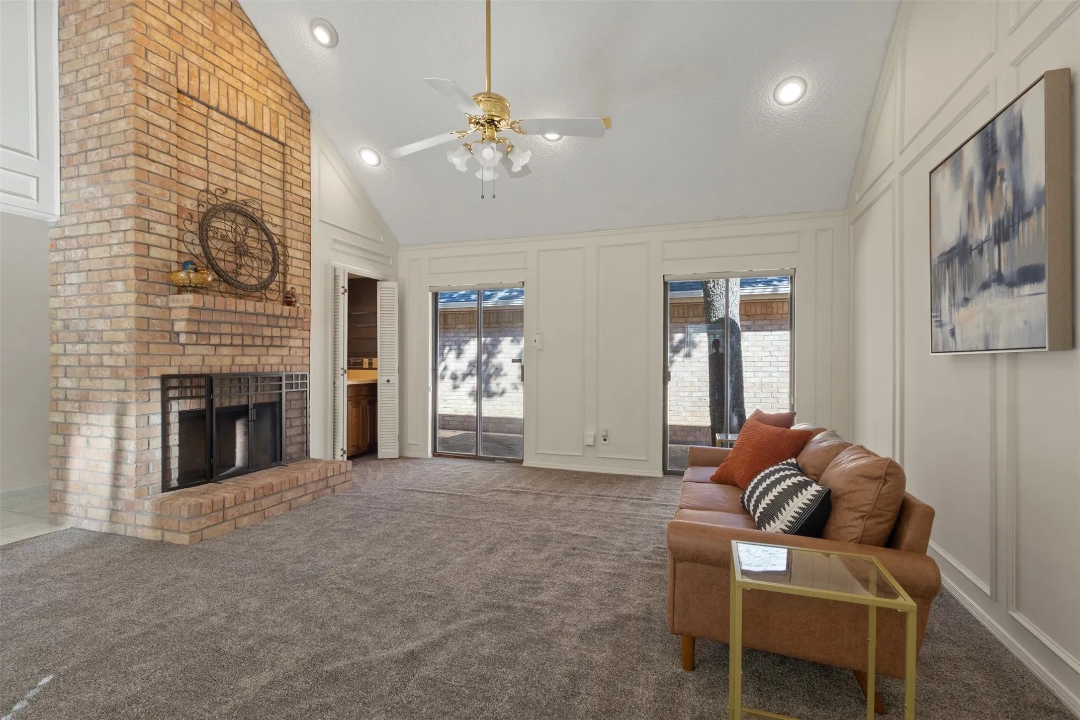 Single Family Residence For Sale in Tarrant County , 2108 Woodway Drive, Arlington, Texas 76017, 3 Bedroom, 2 Bathroom, 2 Garage spaces, 1,697 Sqft, built in 1981, mls#21401291, Real Estate Agent in Arlington, Homes For Sale in Tarrant county, Homes For Sale in Arlington, Realtor in Arlington Texas, Real Estate Brokerage Independent Realty Texas, Luminita Cordes Realtor
