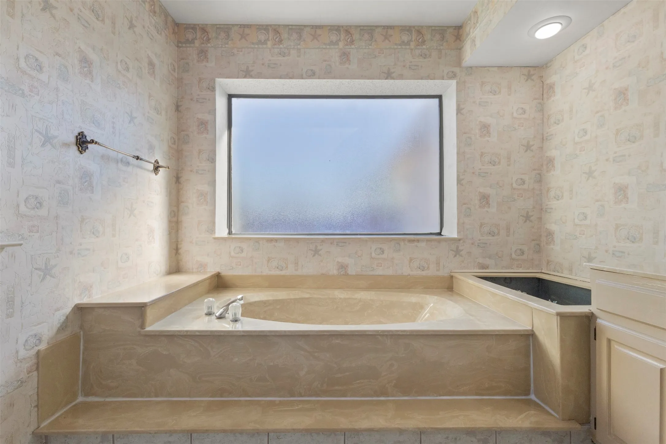 Single Family Residence For Sale in Tarrant County , 2108 Woodway Drive, Arlington, Texas 76017, 3 Bedroom, 2 Bathroom, 2 Garage spaces, 1,697 Sqft, built in 1981, mls#21401291, Real Estate Agent in Arlington, Homes For Sale in Tarrant county, Homes For Sale in Arlington, Realtor in Arlington Texas, Real Estate Brokerage Independent Realty Texas, Luminita Cordes Realtor