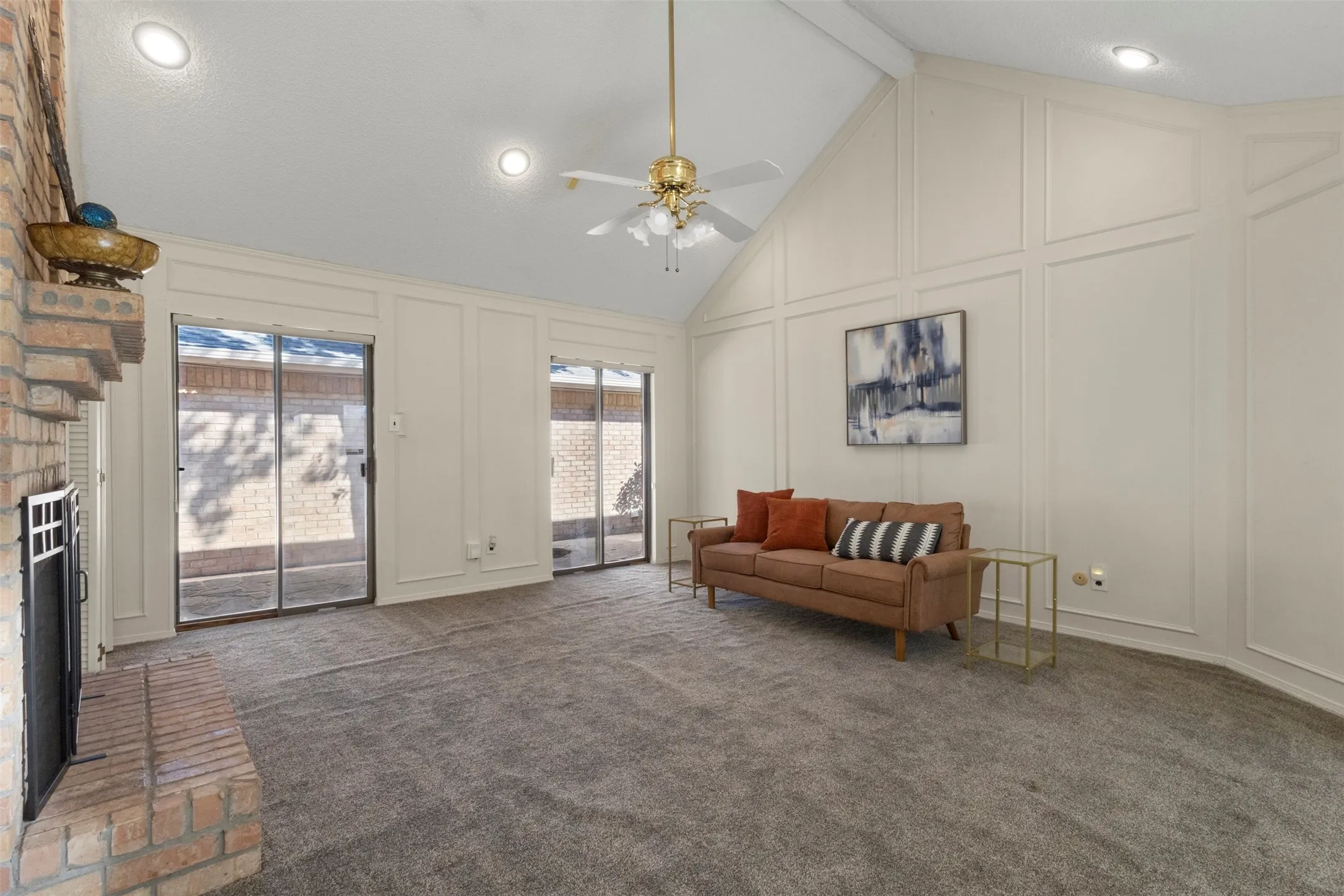 Single Family Residence For Sale in Tarrant County , 2108 Woodway Drive, Arlington, Texas 76017, 3 Bedroom, 2 Bathroom, 2 Garage spaces, 1,697 Sqft, built in 1981, mls#21401291, Real Estate Agent in Arlington, Homes For Sale in Tarrant county, Homes For Sale in Arlington, Realtor in Arlington Texas, Real Estate Brokerage Independent Realty Texas, Luminita Cordes Realtor