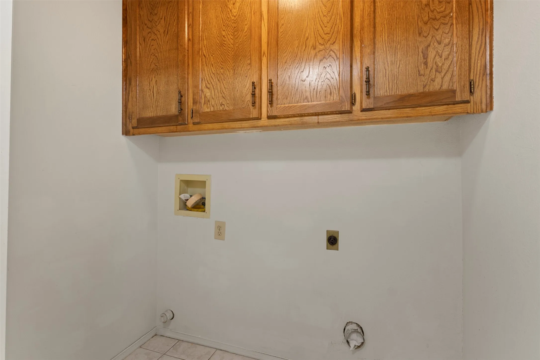 Single Family Residence For Sale in Tarrant County , 2108 Woodway Drive, Arlington, Texas 76017, 3 Bedroom, 2 Bathroom, 2 Garage spaces, 1,697 Sqft, built in 1981, mls#21401291, Real Estate Agent in Arlington, Homes For Sale in Tarrant county, Homes For Sale in Arlington, Realtor in Arlington Texas, Real Estate Brokerage Independent Realty Texas, Luminita Cordes Realtor