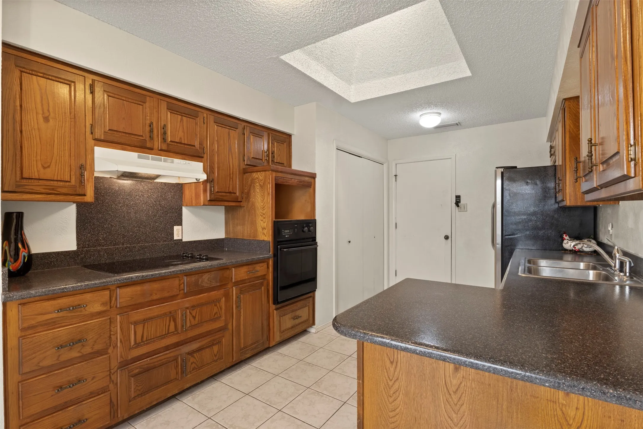 Single Family Residence For Sale in Tarrant County , 2108 Woodway Drive, Arlington, Texas 76017, 3 Bedroom, 2 Bathroom, 2 Garage spaces, 1,697 Sqft, built in 1981, mls#21401291, Real Estate Agent in Arlington, Homes For Sale in Tarrant county, Homes For Sale in Arlington, Realtor in Arlington Texas, Real Estate Brokerage Independent Realty Texas, Luminita Cordes Realtor