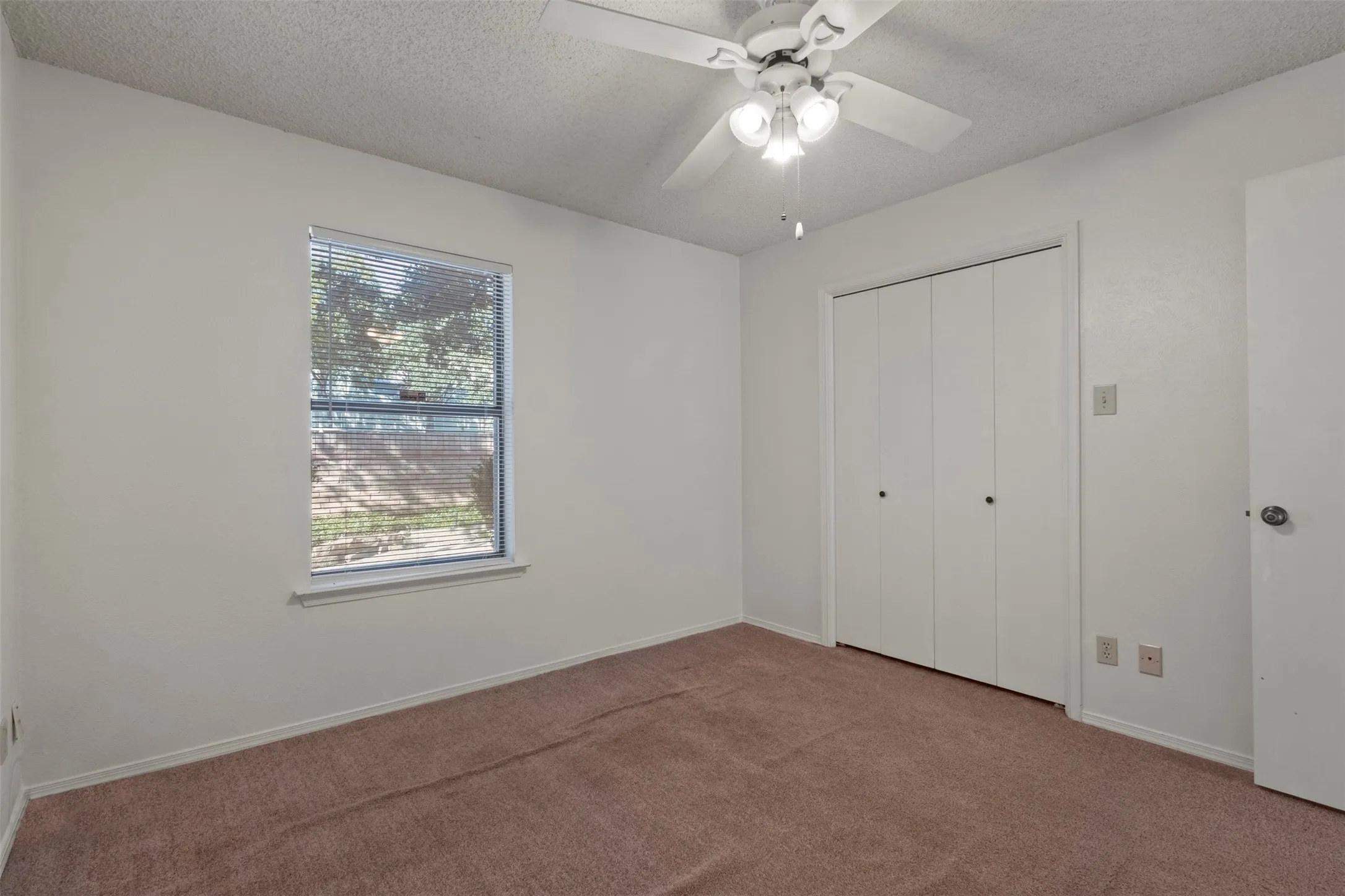Single Family Residence For Sale in Tarrant County , 2108 Woodway Drive, Arlington, Texas 76017, 3 Bedroom, 2 Bathroom, 2 Garage spaces, 1,697 Sqft, built in 1981, mls#21401291, Real Estate Agent in Arlington, Homes For Sale in Tarrant county, Homes For Sale in Arlington, Realtor in Arlington Texas, Real Estate Brokerage Independent Realty Texas, Luminita Cordes Realtor