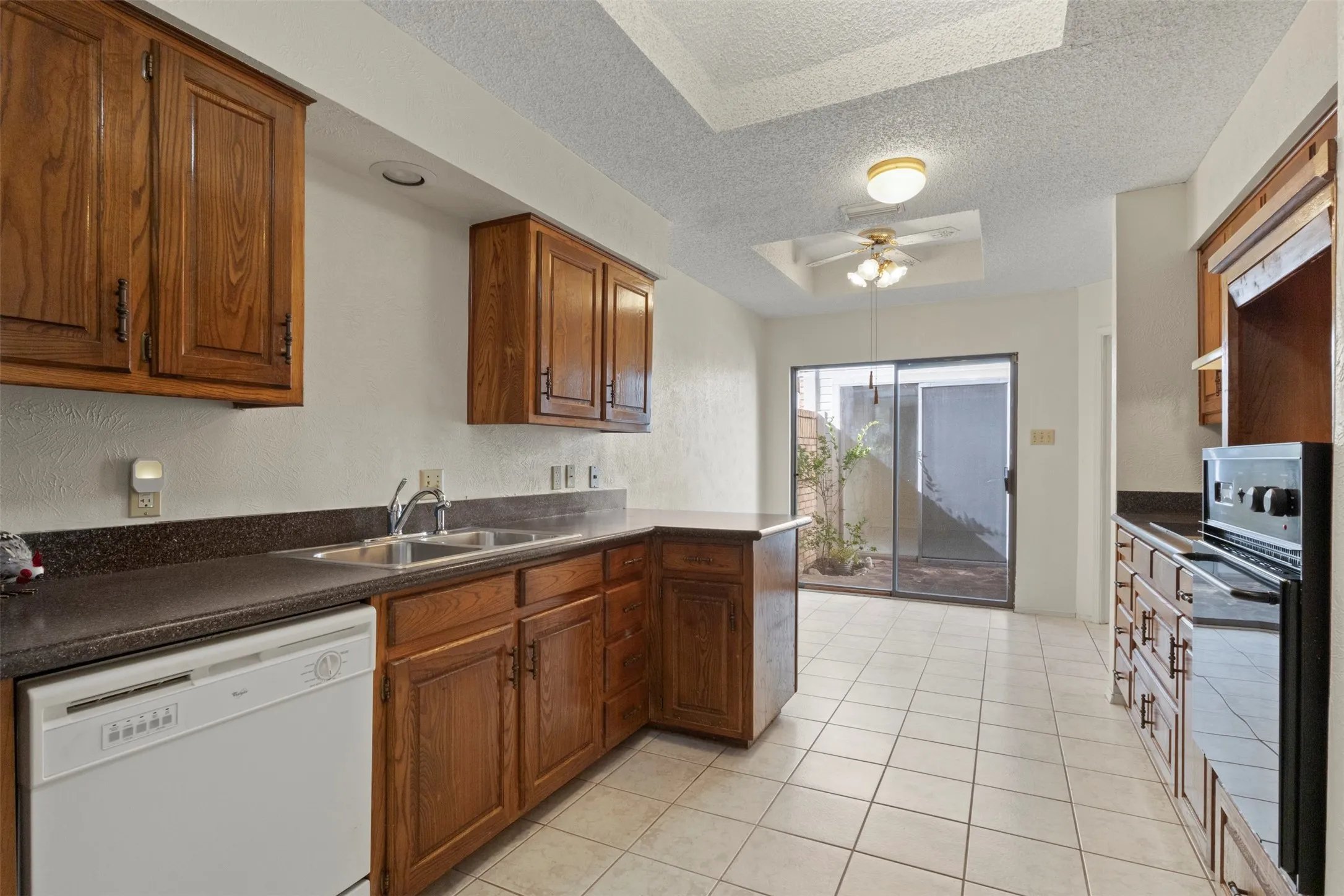 Single Family Residence For Sale in Tarrant County , 2108 Woodway Drive, Arlington, Texas 76017, 3 Bedroom, 2 Bathroom, 2 Garage spaces, 1,697 Sqft, built in 1981, mls#21401291, Real Estate Agent in Arlington, Homes For Sale in Tarrant county, Homes For Sale in Arlington, Realtor in Arlington Texas, Real Estate Brokerage Independent Realty Texas, Luminita Cordes Realtor