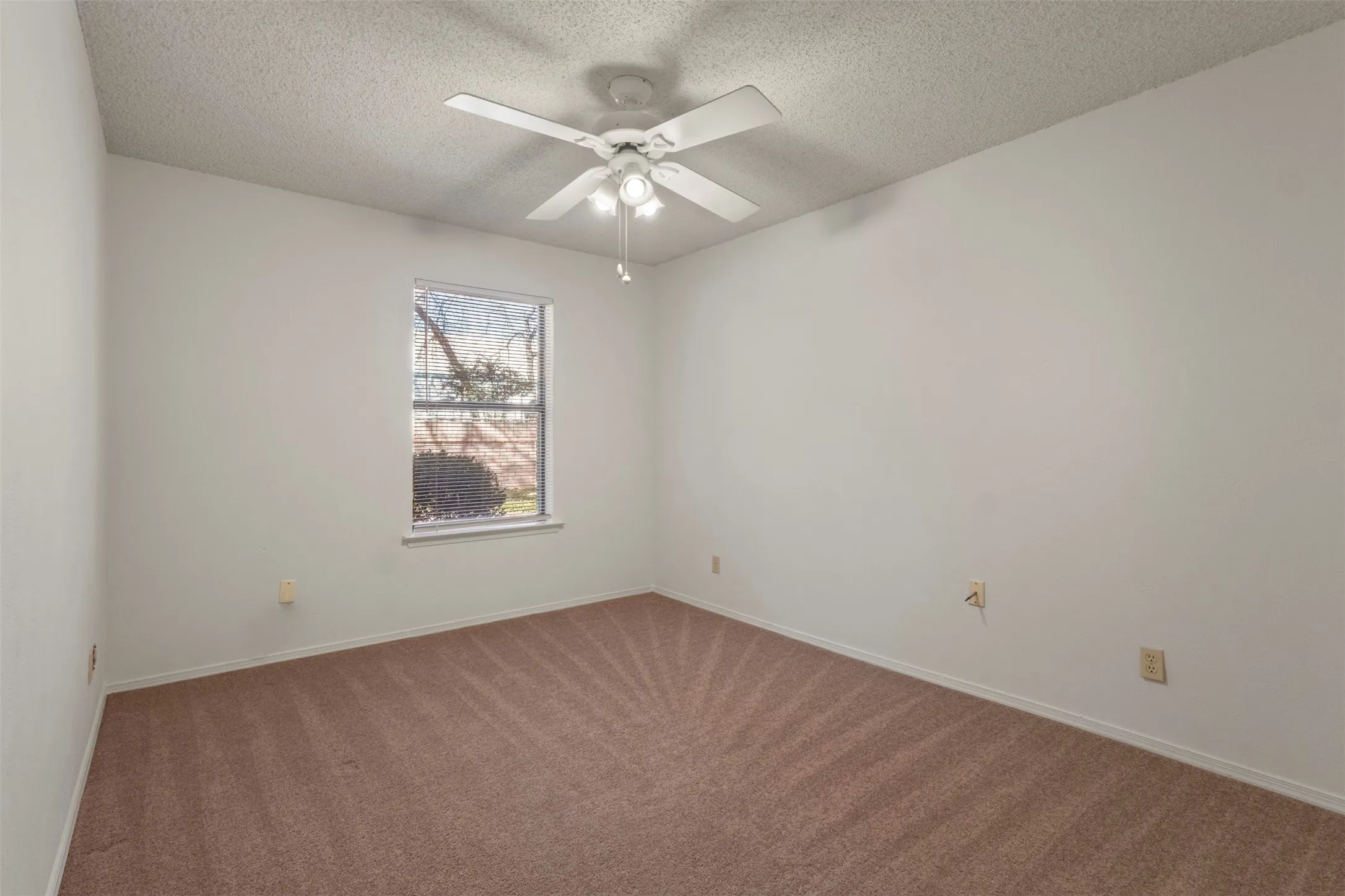 Single Family Residence For Sale in Tarrant County , 2108 Woodway Drive, Arlington, Texas 76017, 3 Bedroom, 2 Bathroom, 2 Garage spaces, 1,697 Sqft, built in 1981, mls#21401291, Real Estate Agent in Arlington, Homes For Sale in Tarrant county, Homes For Sale in Arlington, Realtor in Arlington Texas, Real Estate Brokerage Independent Realty Texas, Luminita Cordes Realtor