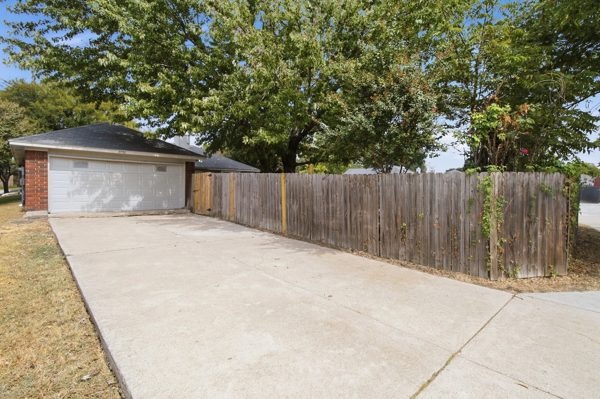 Single Family Residence For Sale in Dallas County , 2222 Cortland Circle, Rowlett, Texas 75088, 3 Bedroom, 2 Bathroom, 2 Garage spaces, 1,416 Sqft, built in 1987, mls#21400664, Real Estate Agent in Rowlett, Homes For Sale in Dallas county, Homes For Sale in Rowlett, Realtor in Rowlett Texas, Real Estate Brokerage Independent Realty Texas, Luminita Cordes Realtor