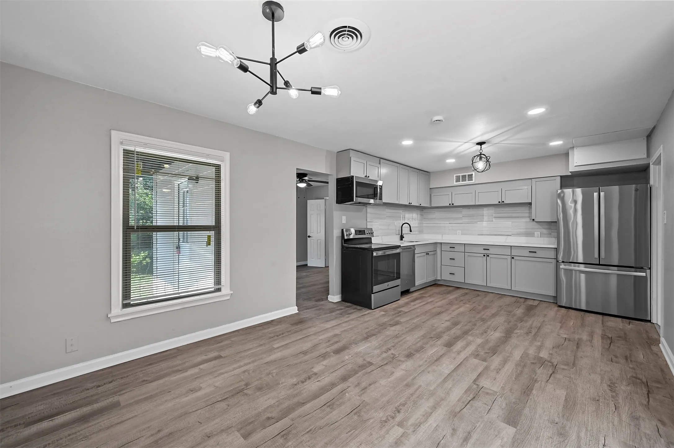 Single Family Residence For Rent in Dallas County , 3677 Rockdale Drive, Dallas, Texas 75220, 3 Bedroom, 3 Bathroom, Garage spaces, 1,510 Sqft, built in 1953, mls#21401513, Real Estate Agent in Dallas, Homes For Rent in Dallas county, Homes For Rent in Dallas, Realtor in Dallas Texas, Real Estate Brokerage Independent Realty Texas, Luminita Cordes Realtor