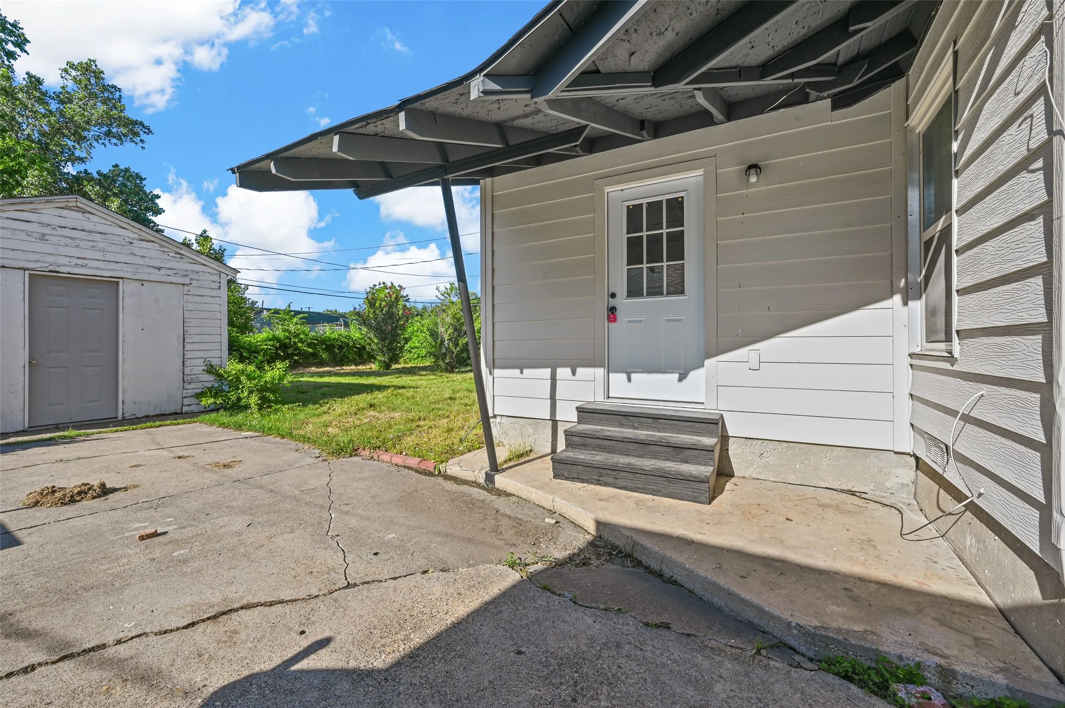 Single Family Residence For Rent in Dallas County , 3677 Rockdale Drive, Dallas, Texas 75220, 3 Bedroom, 3 Bathroom, Garage spaces, 1,510 Sqft, built in 1953, mls#21401513, Real Estate Agent in Dallas, Homes For Rent in Dallas county, Homes For Rent in Dallas, Realtor in Dallas Texas, Real Estate Brokerage Independent Realty Texas, Luminita Cordes Realtor