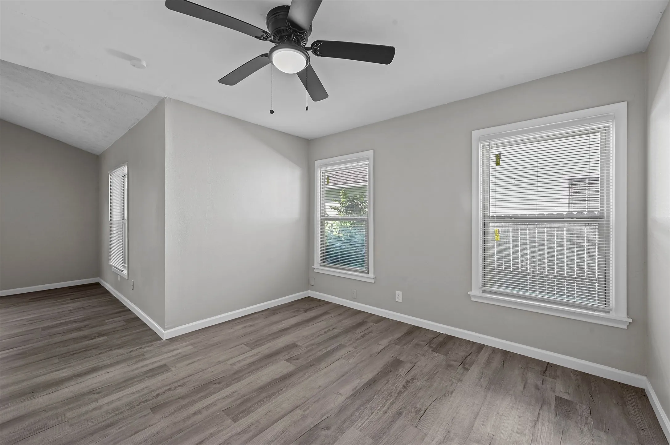 Single Family Residence For Rent in Dallas County , 3677 Rockdale Drive, Dallas, Texas 75220, 3 Bedroom, 3 Bathroom, Garage spaces, 1,510 Sqft, built in 1953, mls#21401513, Real Estate Agent in Dallas, Homes For Rent in Dallas county, Homes For Rent in Dallas, Realtor in Dallas Texas, Real Estate Brokerage Independent Realty Texas, Luminita Cordes Realtor