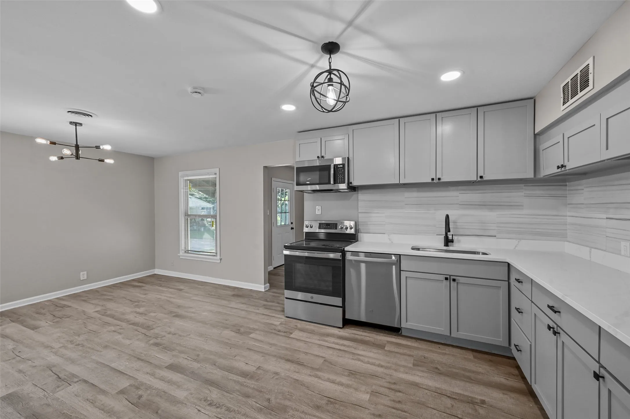Single Family Residence For Rent in Dallas County , 3677 Rockdale Drive, Dallas, Texas 75220, 3 Bedroom, 3 Bathroom, Garage spaces, 1,510 Sqft, built in 1953, mls#21401513, Real Estate Agent in Dallas, Homes For Rent in Dallas county, Homes For Rent in Dallas, Realtor in Dallas Texas, Real Estate Brokerage Independent Realty Texas, Luminita Cordes Realtor