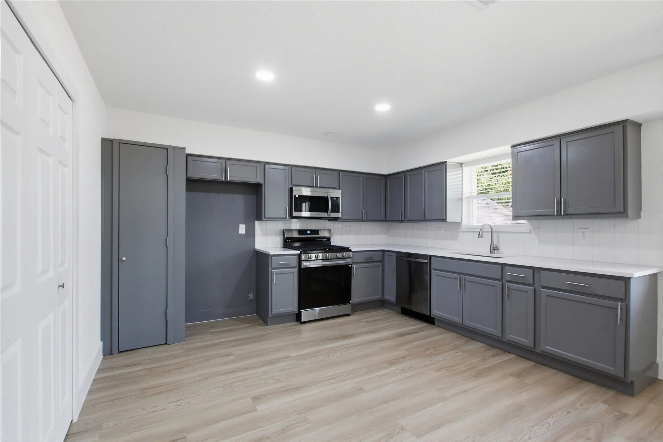 Single Family Residence For Sale in Dallas County , 2615 North Parkway, Mesquite, Texas 75149, 4 Bedroom, 2 Bathroom, Garage spaces, 1,301 Sqft, built in 1964, mls#21400544, Real Estate Agent in Mesquite, Homes For Sale in Dallas county, Homes For Sale in Mesquite, Realtor in Mesquite Texas, Real Estate Brokerage Independent Realty Texas, Luminita Cordes Realtor