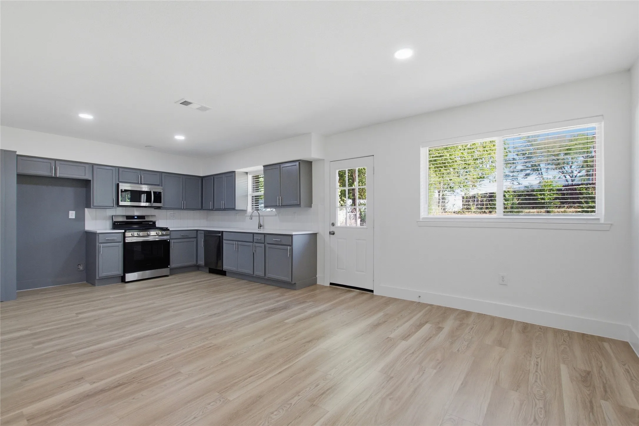 Single Family Residence For Sale in Dallas County , 2615 North Parkway, Mesquite, Texas 75149, 4 Bedroom, 2 Bathroom, Garage spaces, 1,301 Sqft, built in 1964, mls#21400544, Real Estate Agent in Mesquite, Homes For Sale in Dallas county, Homes For Sale in Mesquite, Realtor in Mesquite Texas, Real Estate Brokerage Independent Realty Texas, Luminita Cordes Realtor