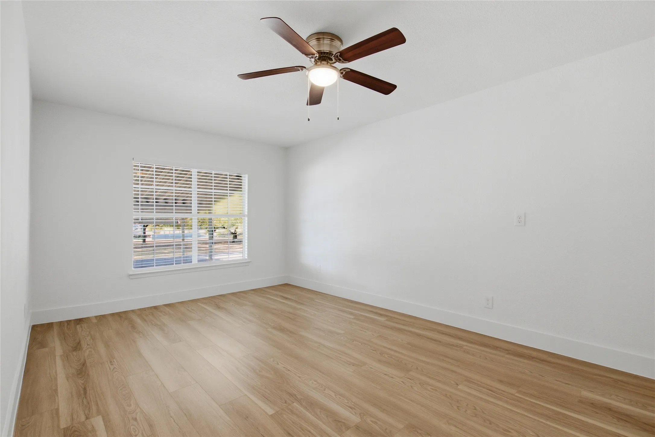 Single Family Residence For Sale in Dallas County , 2615 North Parkway, Mesquite, Texas 75149, 4 Bedroom, 2 Bathroom, Garage spaces, 1,301 Sqft, built in 1964, mls#21400544, Real Estate Agent in Mesquite, Homes For Sale in Dallas county, Homes For Sale in Mesquite, Realtor in Mesquite Texas, Real Estate Brokerage Independent Realty Texas, Luminita Cordes Realtor