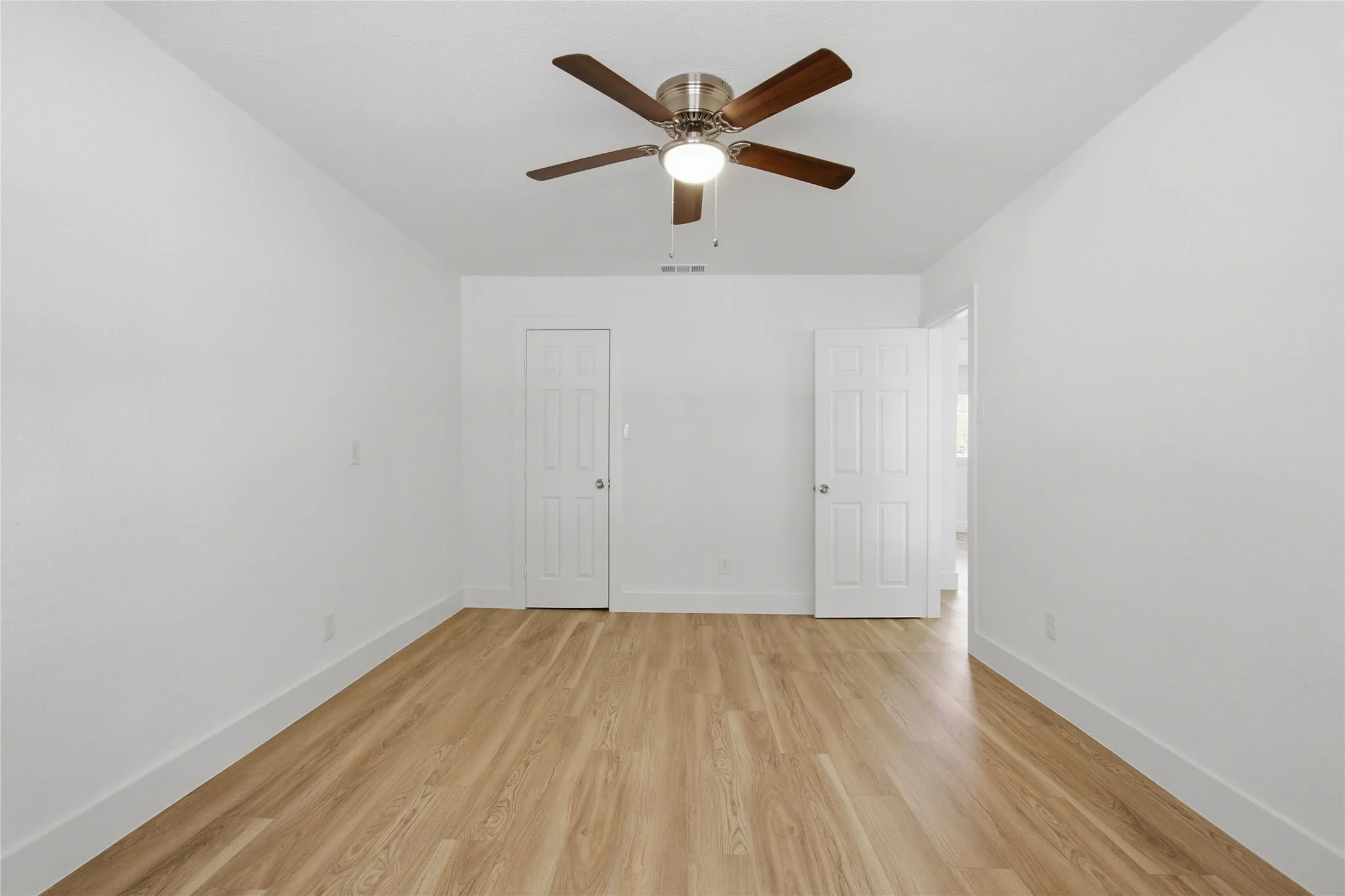 Single Family Residence For Sale in Dallas County , 2615 North Parkway, Mesquite, Texas 75149, 4 Bedroom, 2 Bathroom, Garage spaces, 1,301 Sqft, built in 1964, mls#21400544, Real Estate Agent in Mesquite, Homes For Sale in Dallas county, Homes For Sale in Mesquite, Realtor in Mesquite Texas, Real Estate Brokerage Independent Realty Texas, Luminita Cordes Realtor