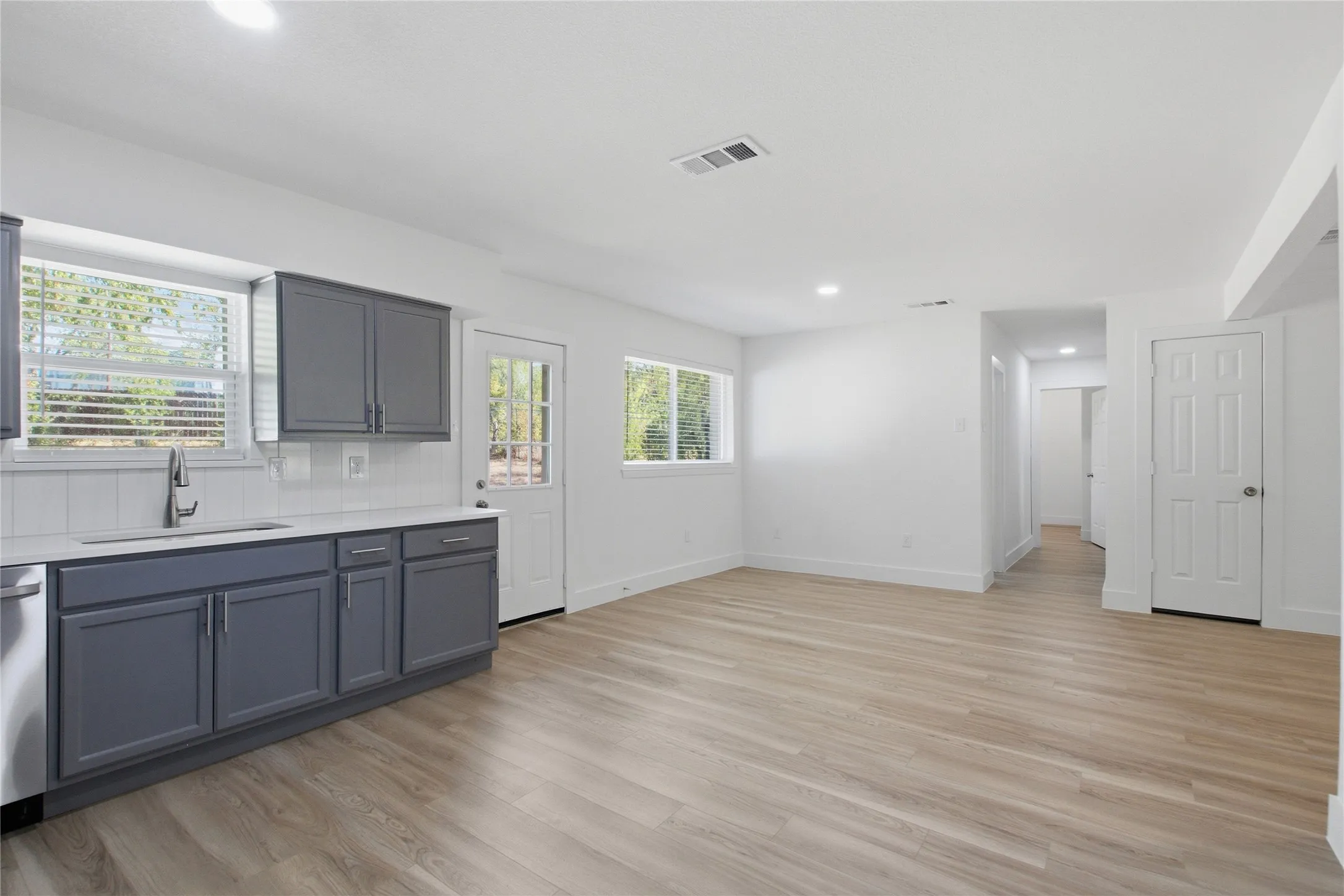 Single Family Residence For Sale in Dallas County , 2615 North Parkway, Mesquite, Texas 75149, 4 Bedroom, 2 Bathroom, Garage spaces, 1,301 Sqft, built in 1964, mls#21400544, Real Estate Agent in Mesquite, Homes For Sale in Dallas county, Homes For Sale in Mesquite, Realtor in Mesquite Texas, Real Estate Brokerage Independent Realty Texas, Luminita Cordes Realtor