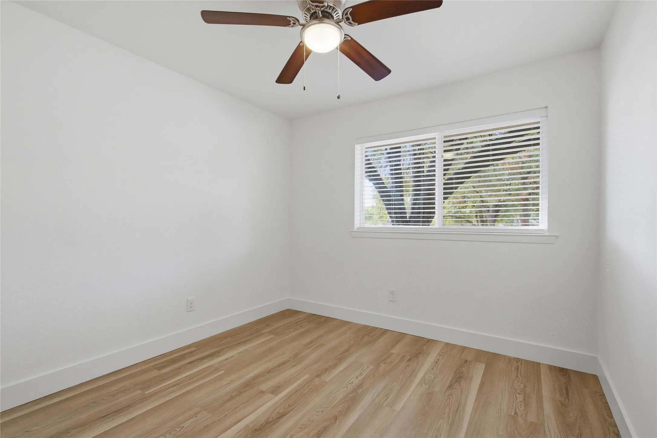 Single Family Residence For Sale in Dallas County , 2615 North Parkway, Mesquite, Texas 75149, 4 Bedroom, 2 Bathroom, Garage spaces, 1,301 Sqft, built in 1964, mls#21400544, Real Estate Agent in Mesquite, Homes For Sale in Dallas county, Homes For Sale in Mesquite, Realtor in Mesquite Texas, Real Estate Brokerage Independent Realty Texas, Luminita Cordes Realtor