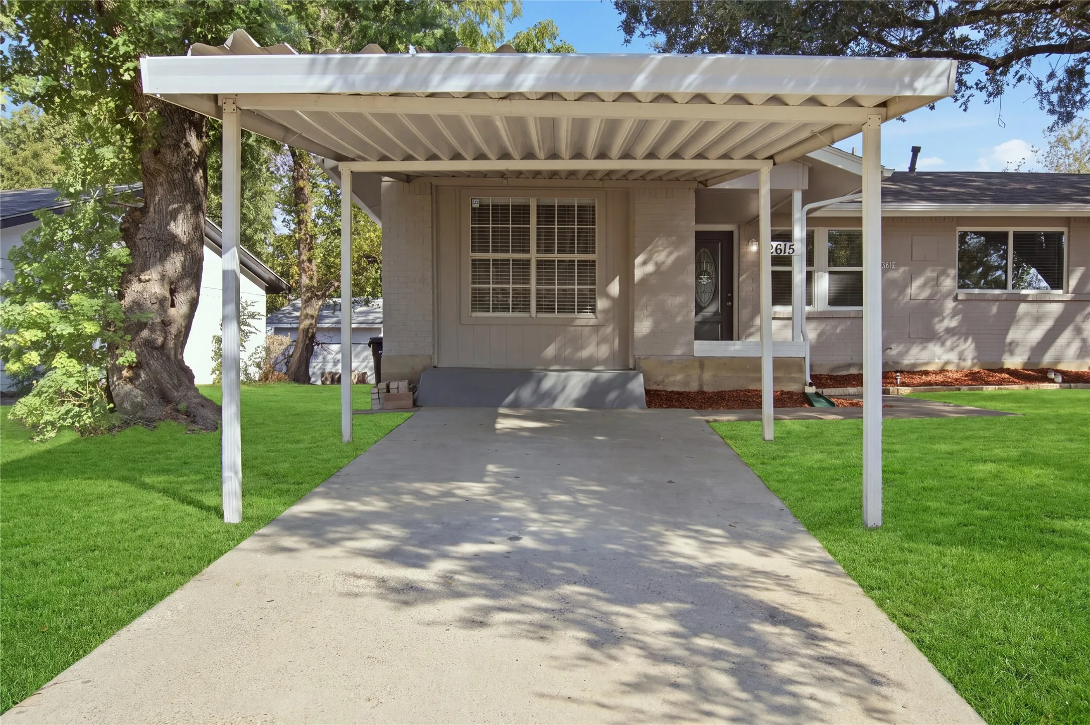Single Family Residence For Sale in Dallas County , 2615 North Parkway, Mesquite, Texas 75149, 4 Bedroom, 2 Bathroom, Garage spaces, 1,301 Sqft, built in 1964, mls#21400544, Real Estate Agent in Mesquite, Homes For Sale in Dallas county, Homes For Sale in Mesquite, Realtor in Mesquite Texas, Real Estate Brokerage Independent Realty Texas, Luminita Cordes Realtor