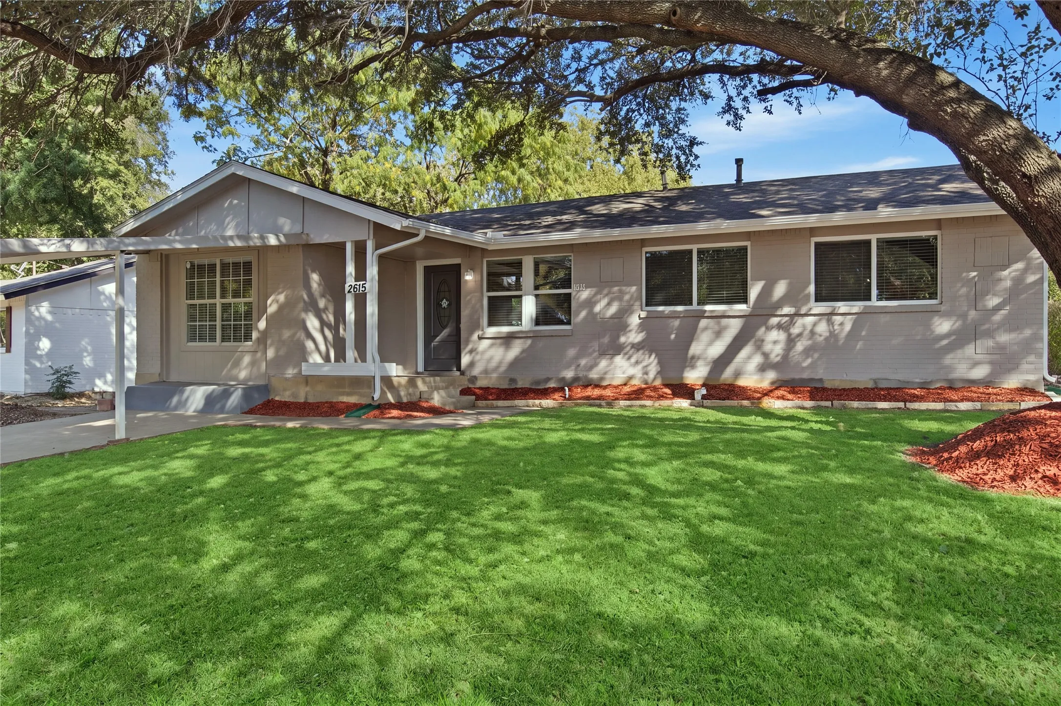 Single Family Residence For Sale in Dallas County , 2615 North Parkway, Mesquite, Texas 75149, 4 Bedroom, 2 Bathroom, Garage spaces, 1,301 Sqft, built in 1964, mls#21400544, Real Estate Agent in Mesquite, Homes For Sale in Dallas county, Homes For Sale in Mesquite, Realtor in Mesquite Texas, Real Estate Brokerage Independent Realty Texas, Luminita Cordes Realtor