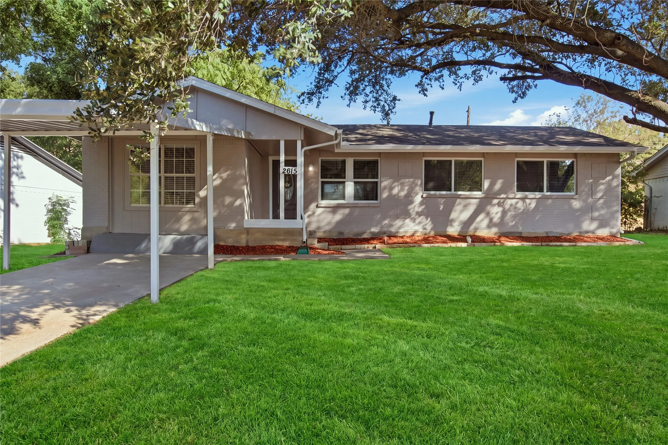 Single Family Residence For Sale in Dallas County , 2615 North Parkway, Mesquite, Texas 75149, 4 Bedroom, 2 Bathroom, Garage spaces, 1,301 Sqft, built in 1964, mls#21400544, Real Estate Agent in Mesquite, Homes For Sale in Dallas county, Homes For Sale in Mesquite, Realtor in Mesquite Texas, Real Estate Brokerage Independent Realty Texas, Luminita Cordes Realtor