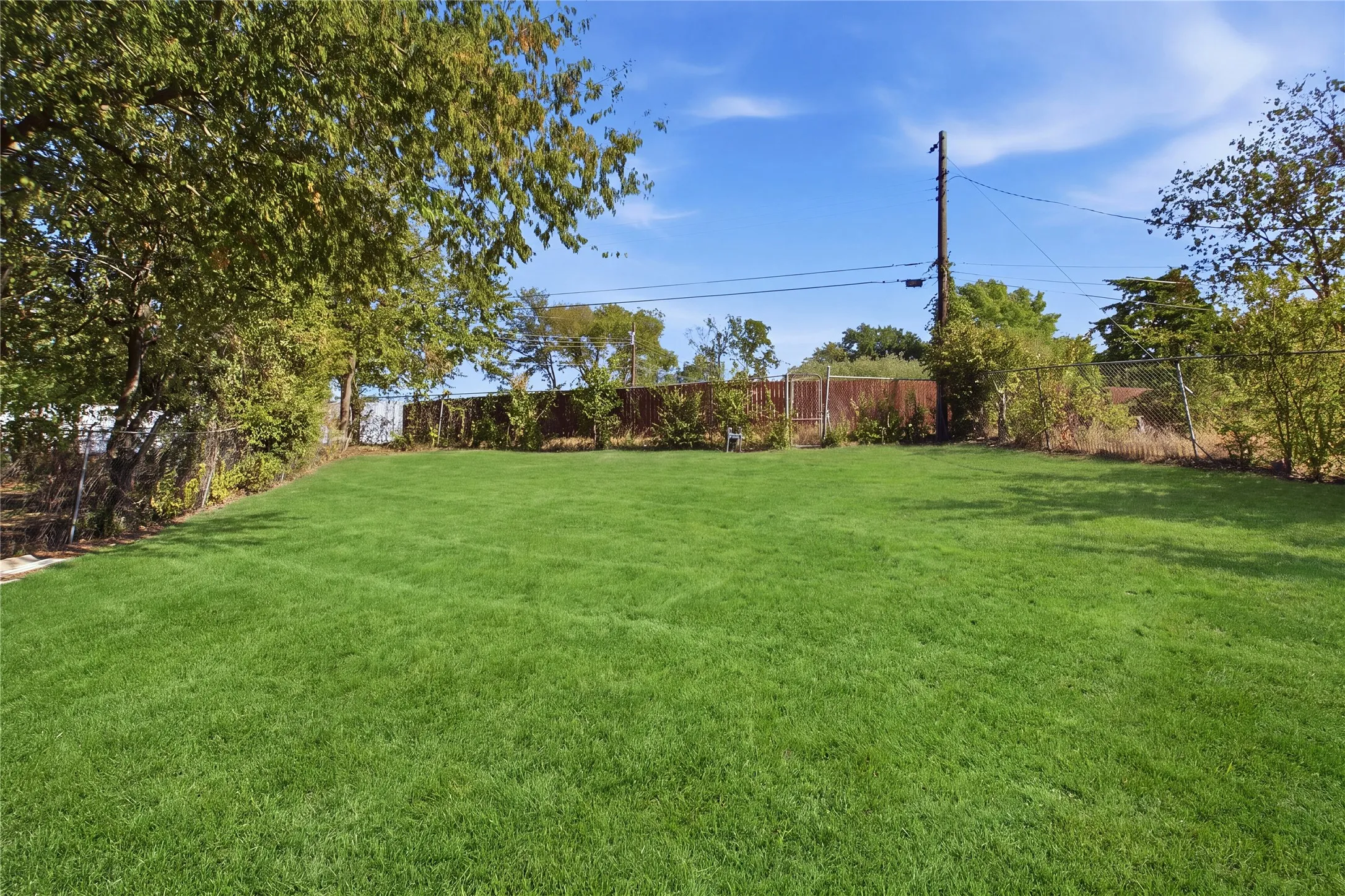 Single Family Residence For Sale in Dallas County , 2615 North Parkway, Mesquite, Texas 75149, 4 Bedroom, 2 Bathroom, Garage spaces, 1,301 Sqft, built in 1964, mls#21400544, Real Estate Agent in Mesquite, Homes For Sale in Dallas county, Homes For Sale in Mesquite, Realtor in Mesquite Texas, Real Estate Brokerage Independent Realty Texas, Luminita Cordes Realtor