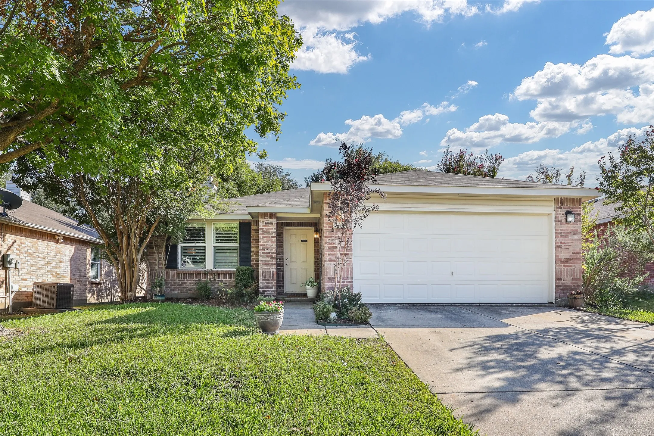 Single Family Residence For Sale in Collin County , 5409 Running Brook Lane, Mc Kinney, Texas 75071, 3 Bedroom, 2 Bathroom, 2 Garage spaces, 1,868 Sqft, built in 2005, mls#21400900, Real Estate Agent in Mc Kinney, Homes For Sale in Collin county, Homes For Sale in Mc Kinney, Realtor in Mc Kinney Texas, Real Estate Brokerage Independent Realty Texas, Luminita Cordes Realtor