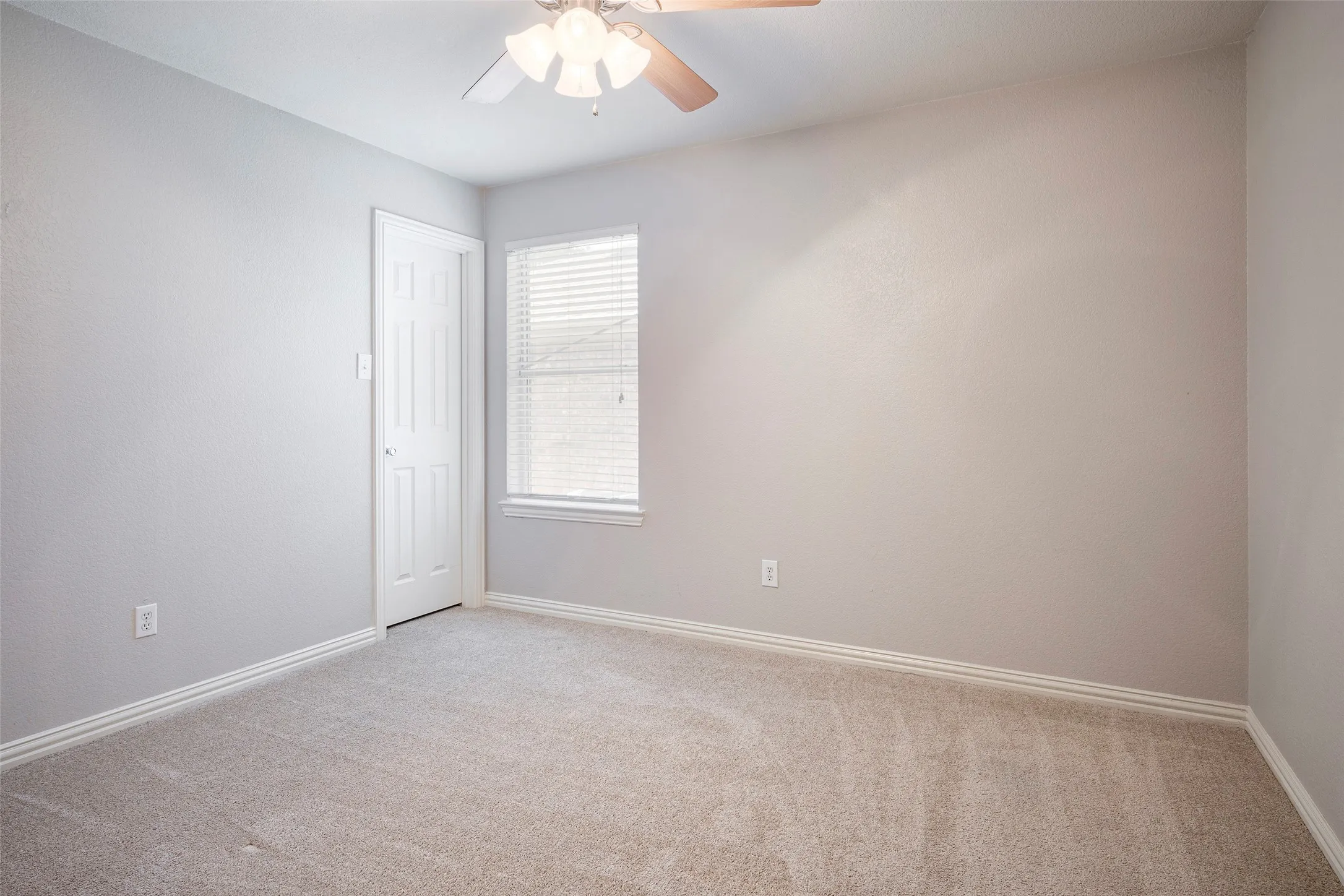 Single Family Residence For Rent in Denton County , 2728 Enchanted Eve Drive, Little Elm, Texas 75068, 4 Bedroom, 2 Bathroom, 2 Garage spaces, 1,980 Sqft, built in 2005, mls#21401502, Real Estate Agent in Little Elm, Homes For Rent in Denton county, Homes For Rent in Little Elm, Realtor in Little Elm Texas, Real Estate Brokerage Independent Realty Texas, Luminita Cordes Realtor