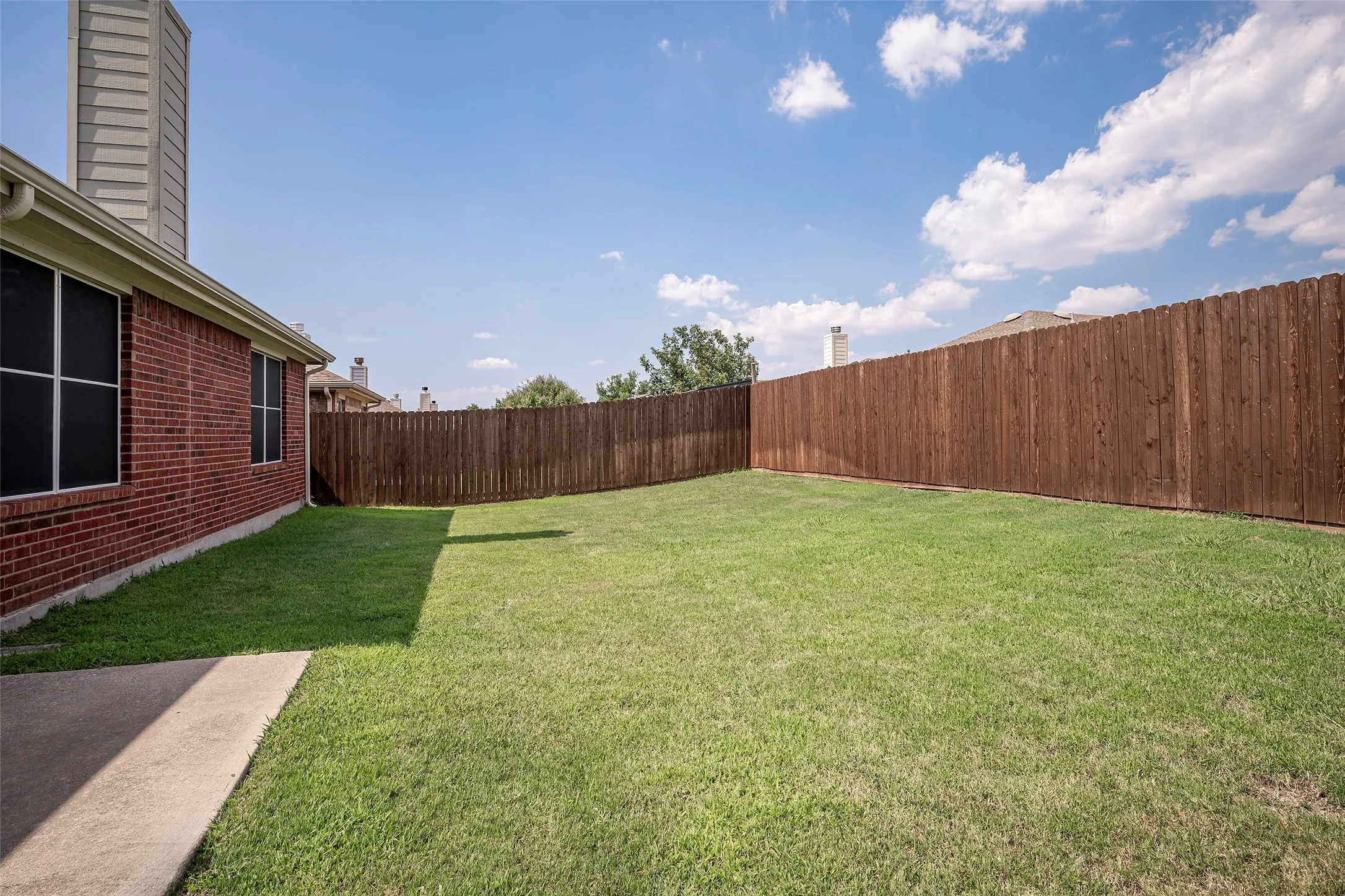 Single Family Residence For Rent in Denton County , 2728 Enchanted Eve Drive, Little Elm, Texas 75068, 4 Bedroom, 2 Bathroom, 2 Garage spaces, 1,980 Sqft, built in 2005, mls#21401502, Real Estate Agent in Little Elm, Homes For Rent in Denton county, Homes For Rent in Little Elm, Realtor in Little Elm Texas, Real Estate Brokerage Independent Realty Texas, Luminita Cordes Realtor