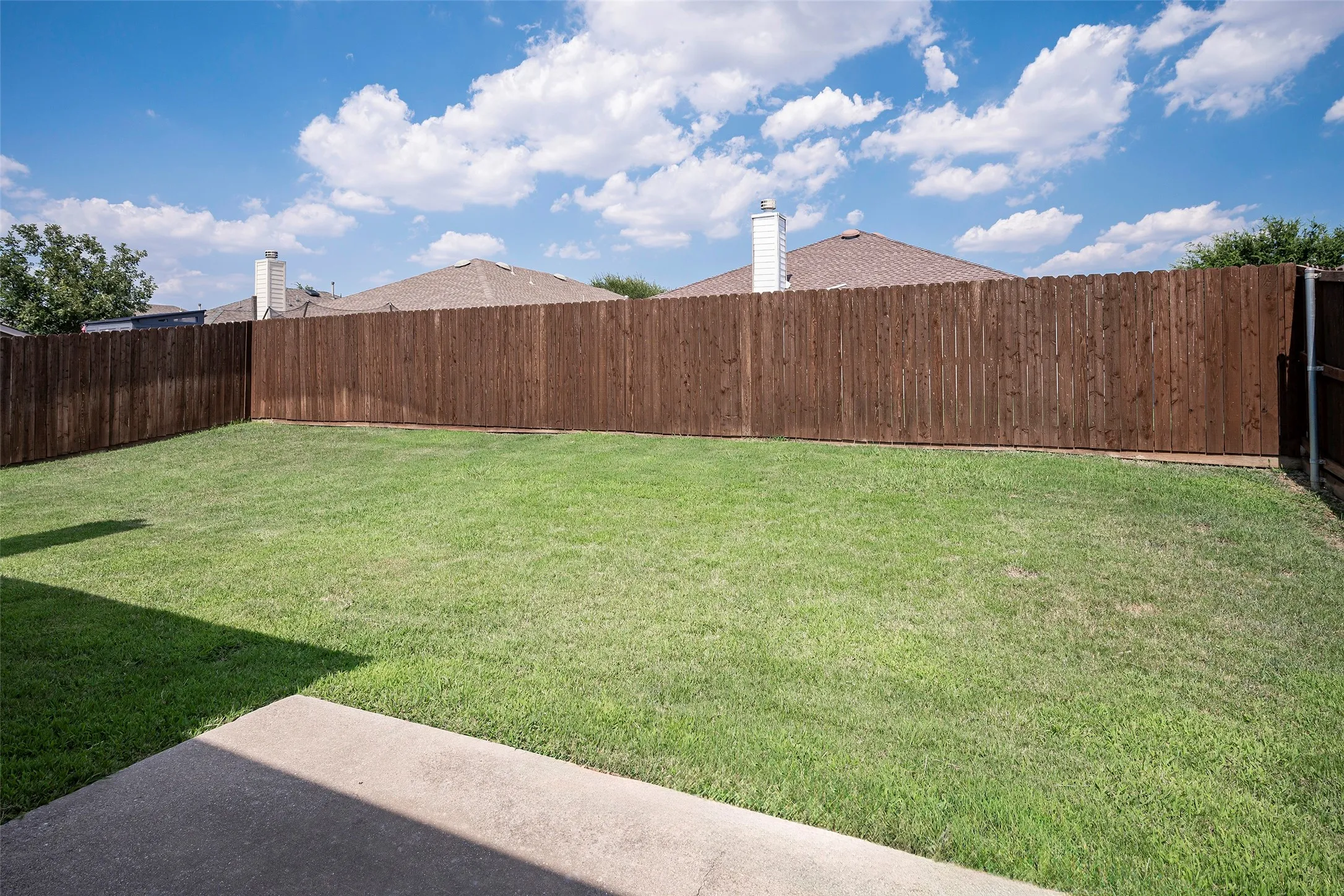 Single Family Residence For Rent in Denton County , 2728 Enchanted Eve Drive, Little Elm, Texas 75068, 4 Bedroom, 2 Bathroom, 2 Garage spaces, 1,980 Sqft, built in 2005, mls#21401502, Real Estate Agent in Little Elm, Homes For Rent in Denton county, Homes For Rent in Little Elm, Realtor in Little Elm Texas, Real Estate Brokerage Independent Realty Texas, Luminita Cordes Realtor