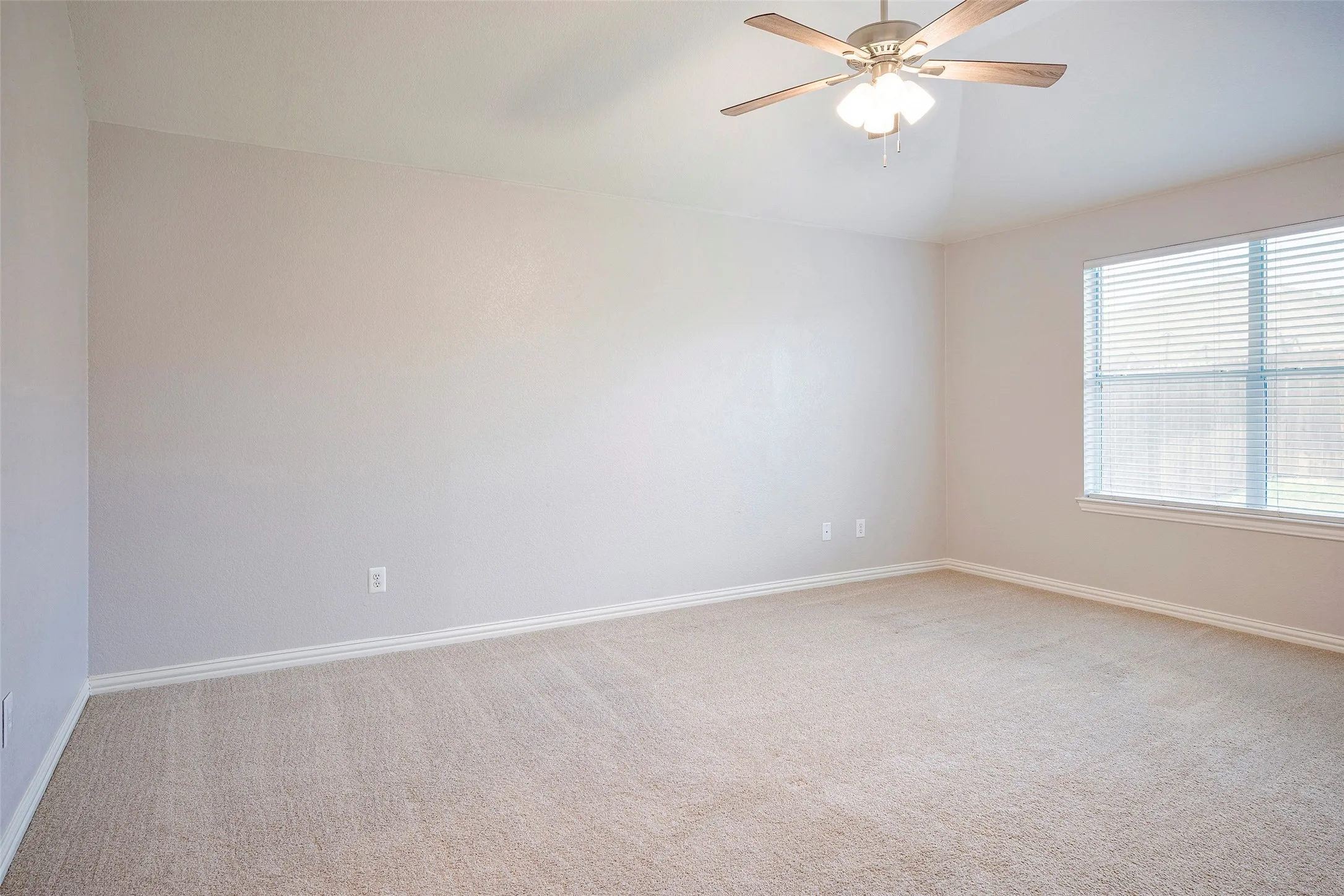 Single Family Residence For Rent in Denton County , 2728 Enchanted Eve Drive, Little Elm, Texas 75068, 4 Bedroom, 2 Bathroom, 2 Garage spaces, 1,980 Sqft, built in 2005, mls#21401502, Real Estate Agent in Little Elm, Homes For Rent in Denton county, Homes For Rent in Little Elm, Realtor in Little Elm Texas, Real Estate Brokerage Independent Realty Texas, Luminita Cordes Realtor
