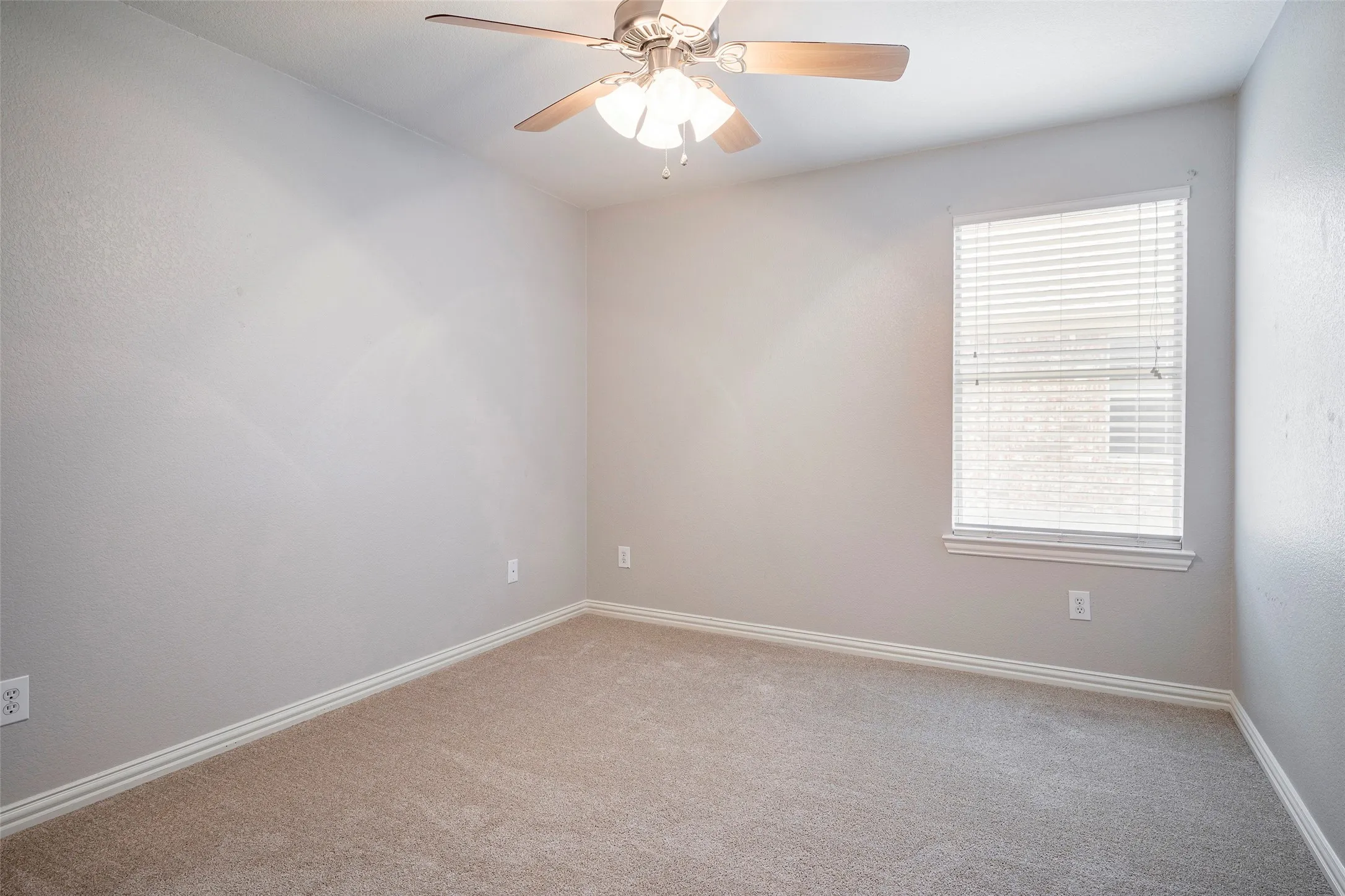 Single Family Residence For Rent in Denton County , 2728 Enchanted Eve Drive, Little Elm, Texas 75068, 4 Bedroom, 2 Bathroom, 2 Garage spaces, 1,980 Sqft, built in 2005, mls#21401502, Real Estate Agent in Little Elm, Homes For Rent in Denton county, Homes For Rent in Little Elm, Realtor in Little Elm Texas, Real Estate Brokerage Independent Realty Texas, Luminita Cordes Realtor