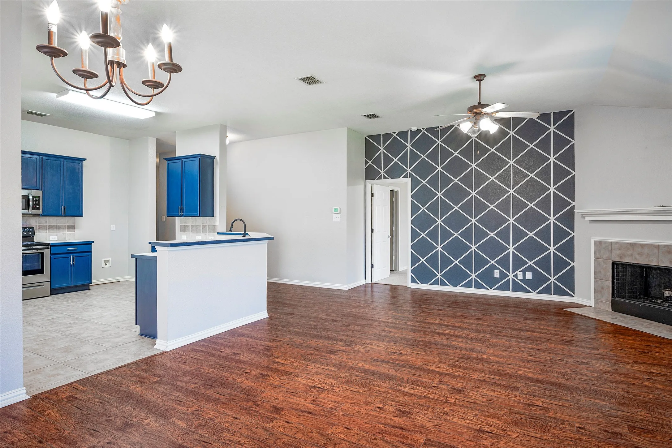 Single Family Residence For Rent in Denton County , 2728 Enchanted Eve Drive, Little Elm, Texas 75068, 4 Bedroom, 2 Bathroom, 2 Garage spaces, 1,980 Sqft, built in 2005, mls#21401502, Real Estate Agent in Little Elm, Homes For Rent in Denton county, Homes For Rent in Little Elm, Realtor in Little Elm Texas, Real Estate Brokerage Independent Realty Texas, Luminita Cordes Realtor