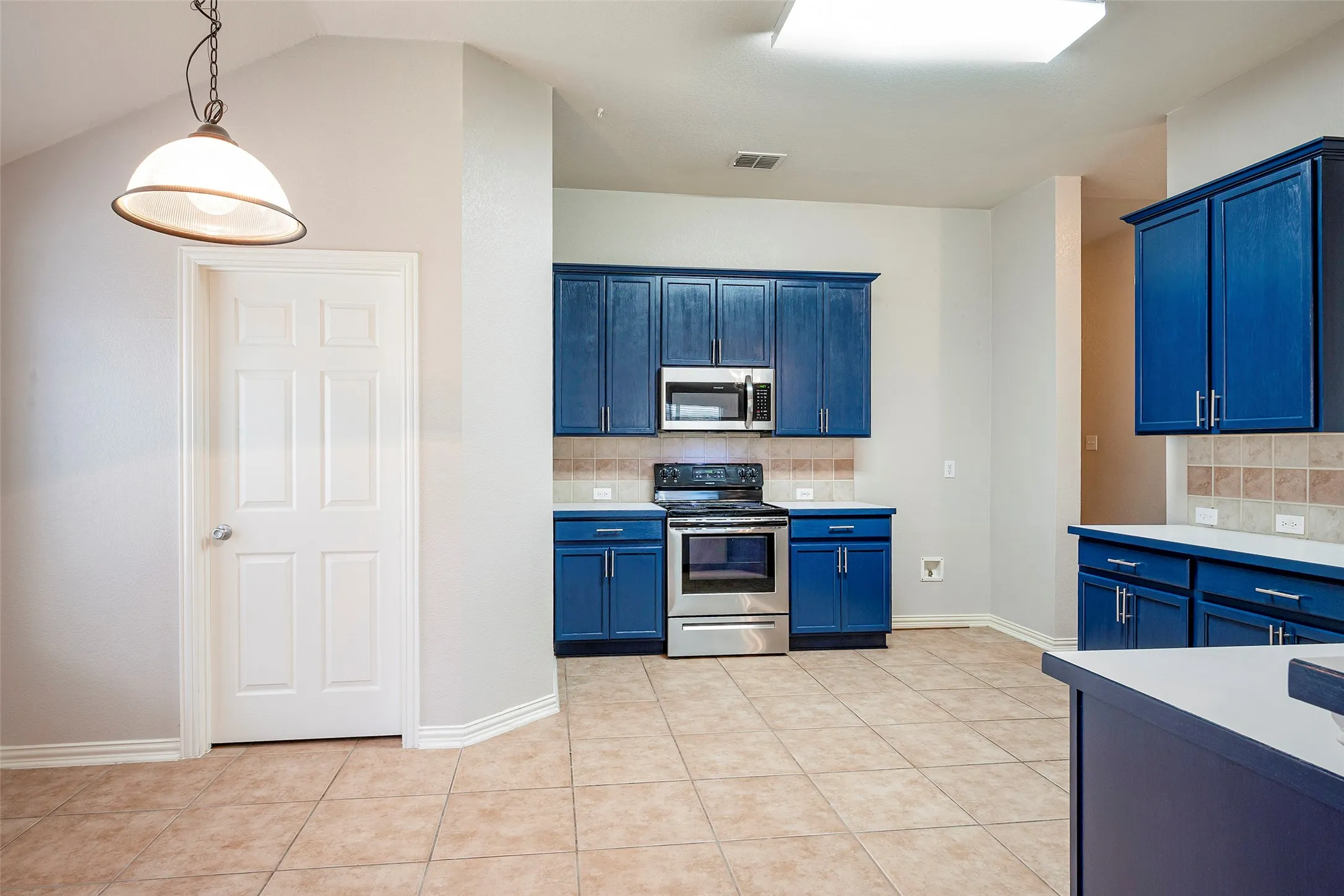 Single Family Residence For Rent in Denton County , 2728 Enchanted Eve Drive, Little Elm, Texas 75068, 4 Bedroom, 2 Bathroom, 2 Garage spaces, 1,980 Sqft, built in 2005, mls#21401502, Real Estate Agent in Little Elm, Homes For Rent in Denton county, Homes For Rent in Little Elm, Realtor in Little Elm Texas, Real Estate Brokerage Independent Realty Texas, Luminita Cordes Realtor