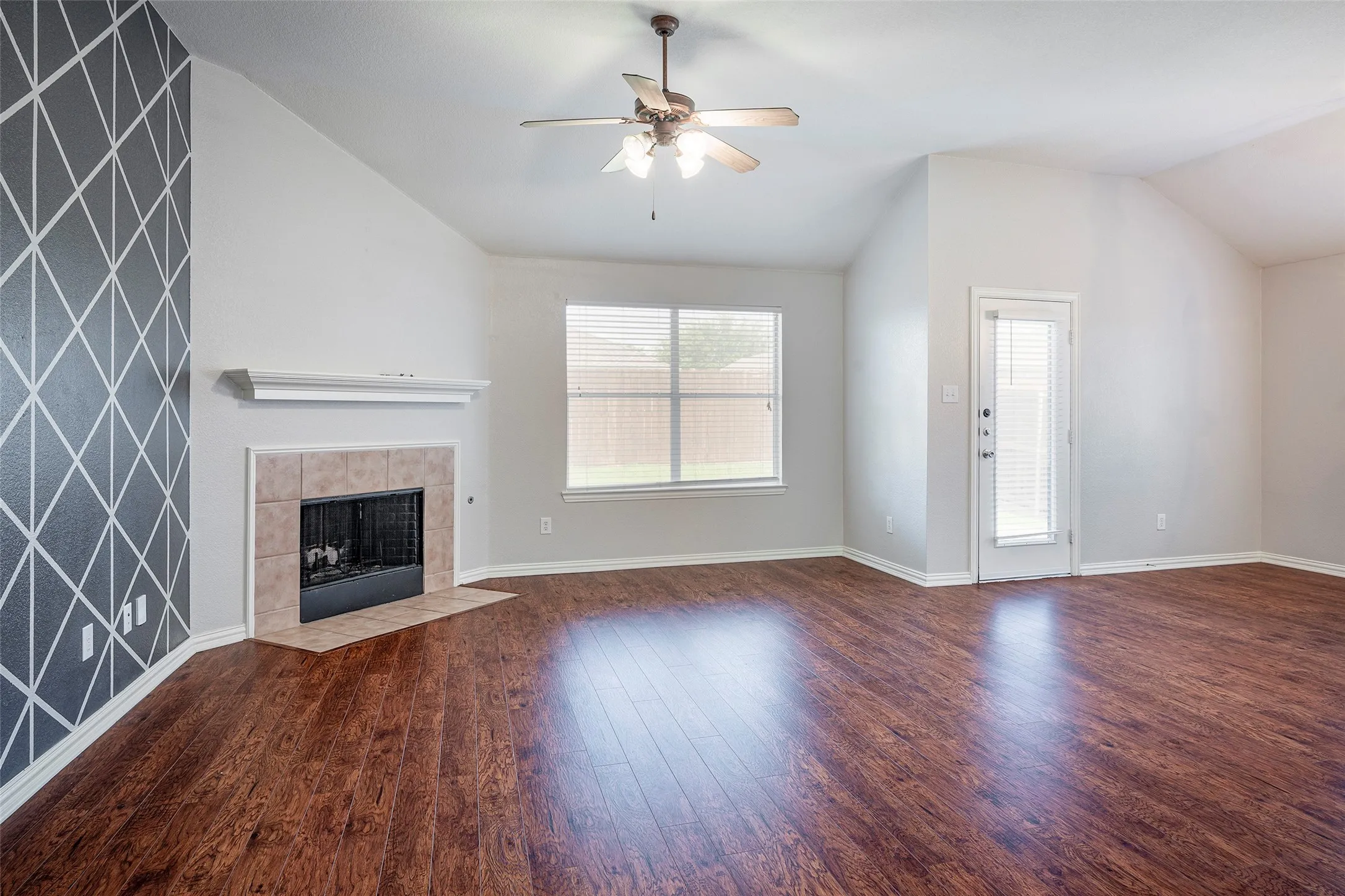 Single Family Residence For Rent in Denton County , 2728 Enchanted Eve Drive, Little Elm, Texas 75068, 4 Bedroom, 2 Bathroom, 2 Garage spaces, 1,980 Sqft, built in 2005, mls#21401502, Real Estate Agent in Little Elm, Homes For Rent in Denton county, Homes For Rent in Little Elm, Realtor in Little Elm Texas, Real Estate Brokerage Independent Realty Texas, Luminita Cordes Realtor
